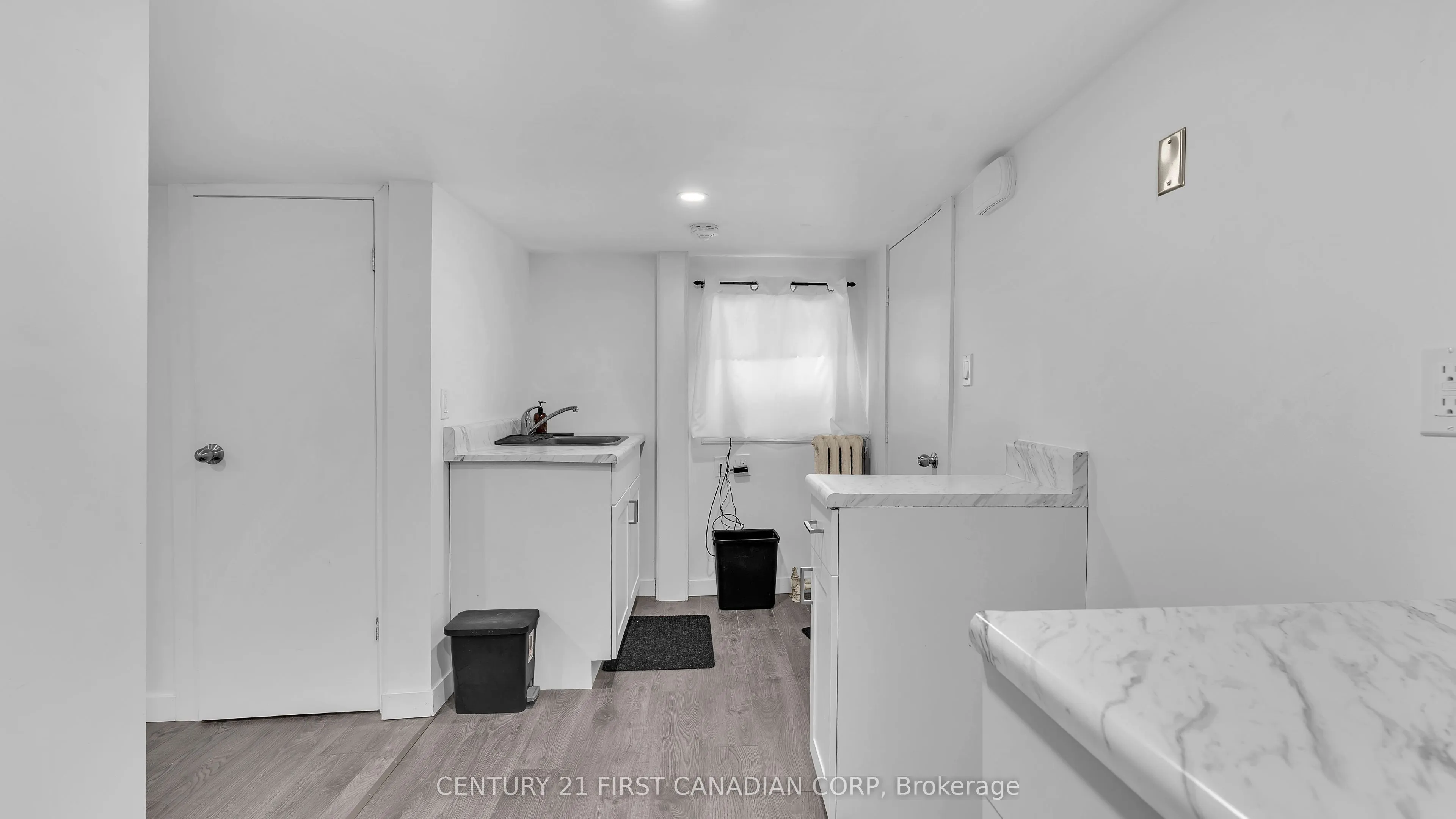 413 Main Street S