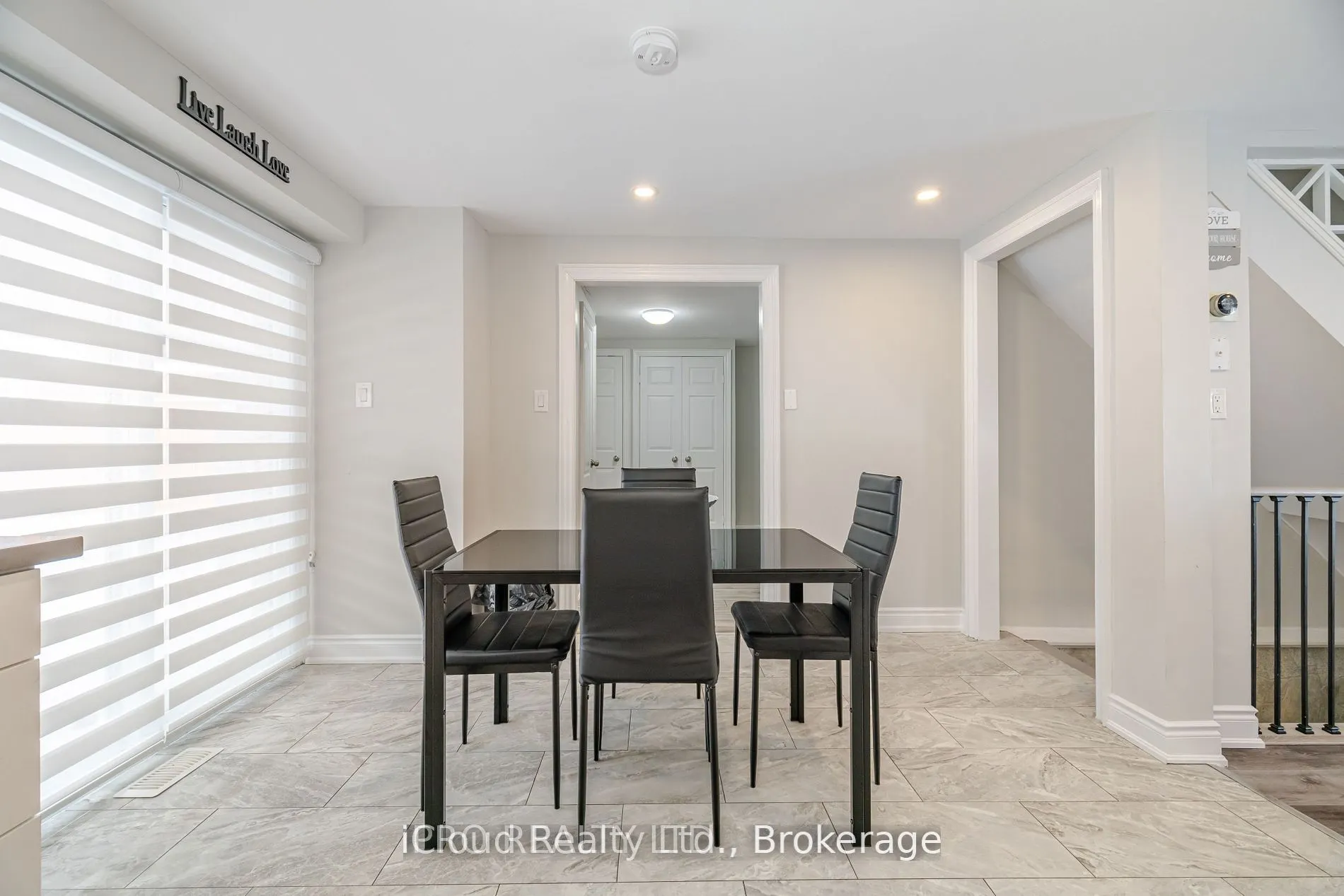 512 Pinetree Crescent
