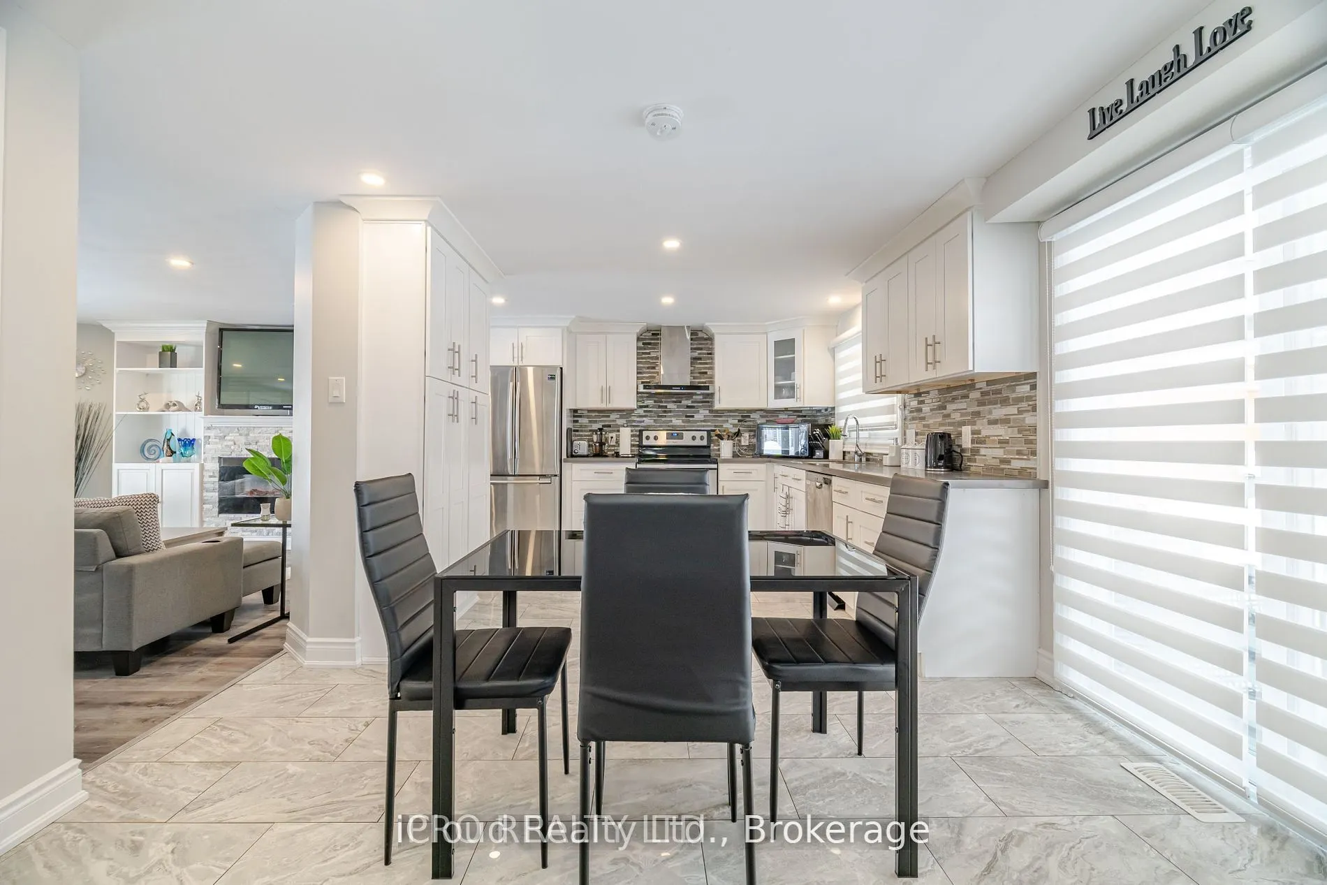 512 Pinetree Crescent