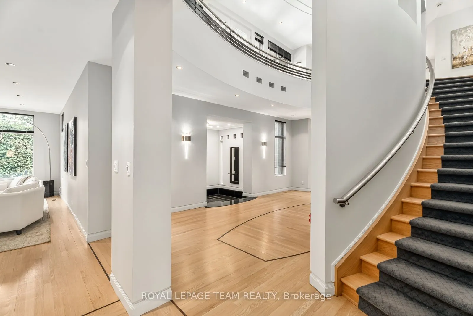 725 Manor Avenue