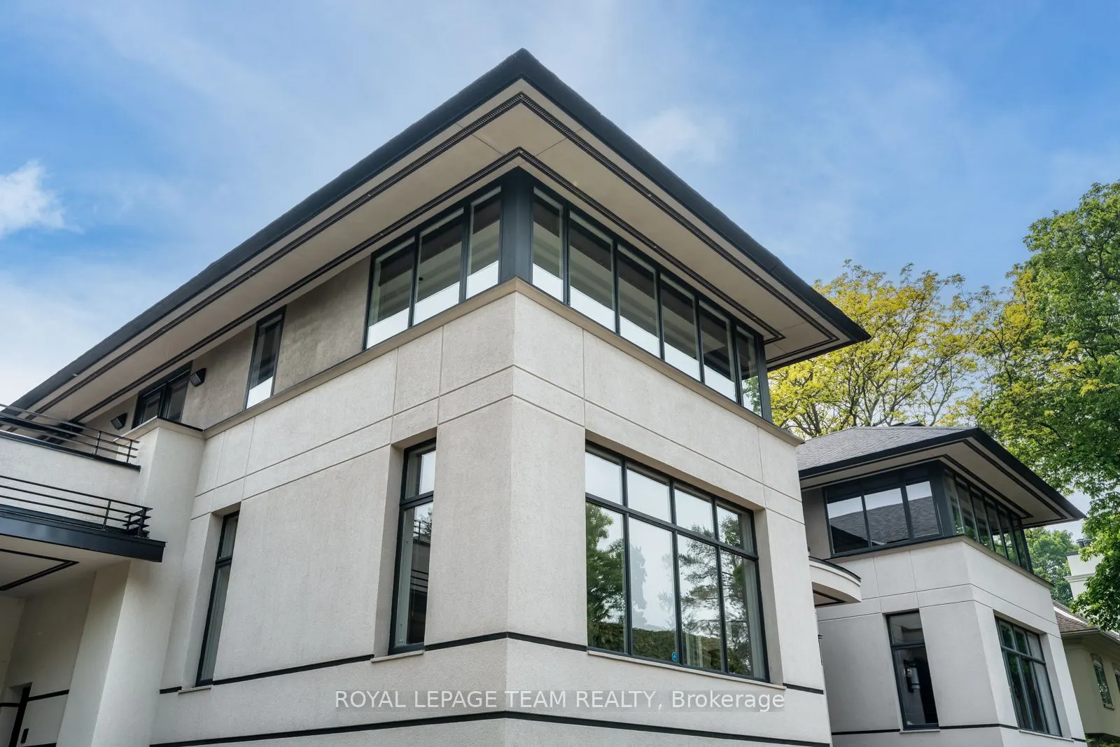 725 Manor Avenue