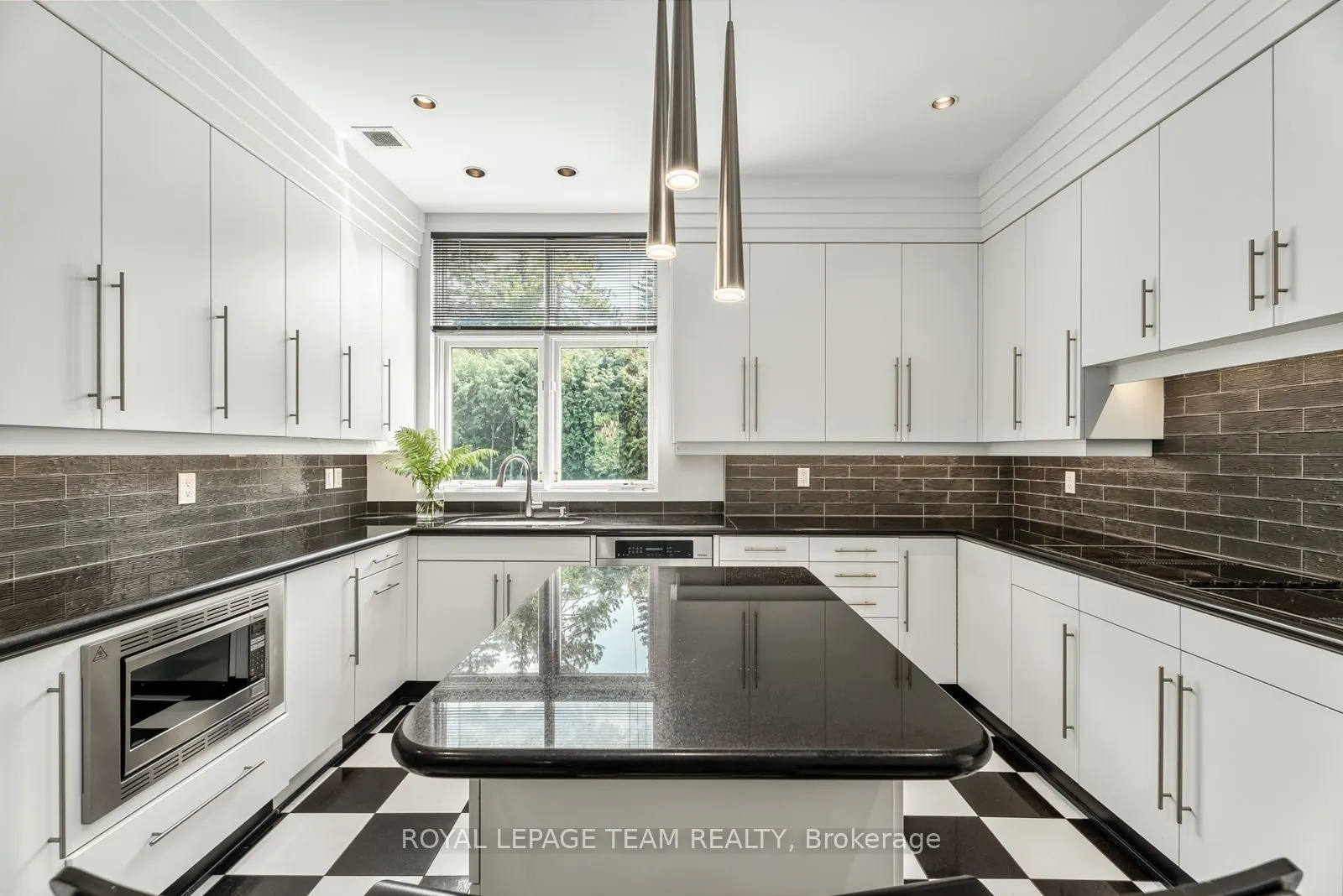 725 Manor Avenue
