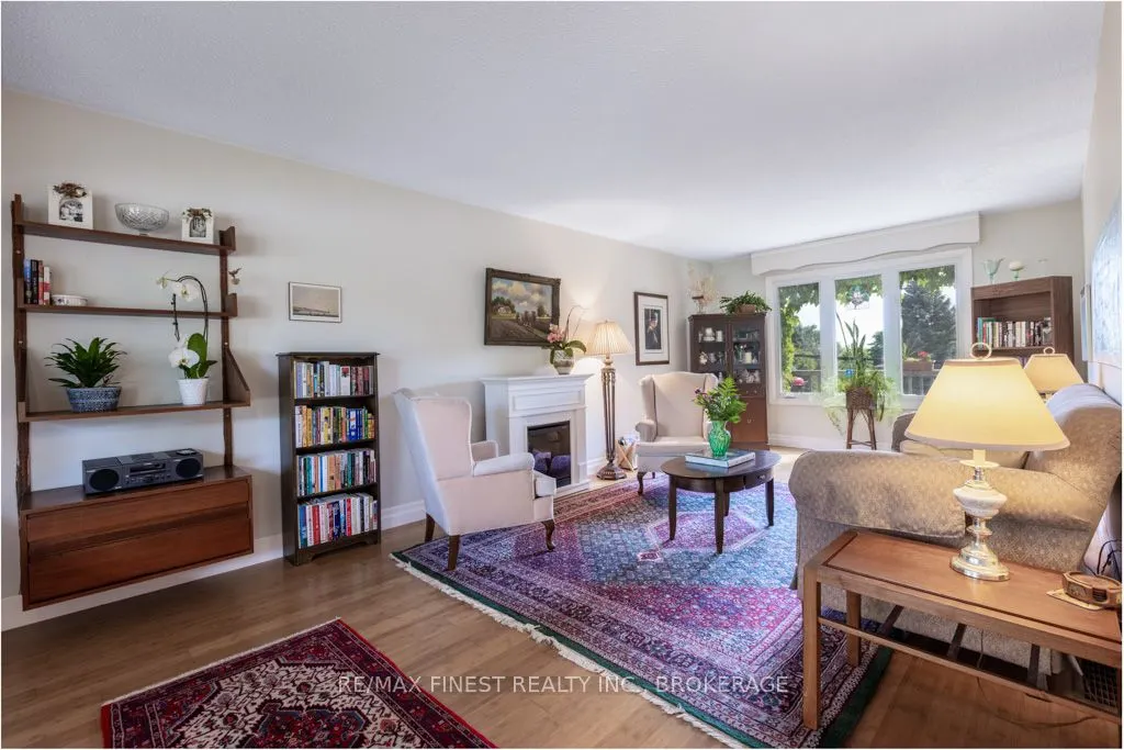 1043 LINCOLN Drive
