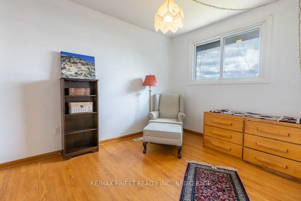 1043 LINCOLN Drive