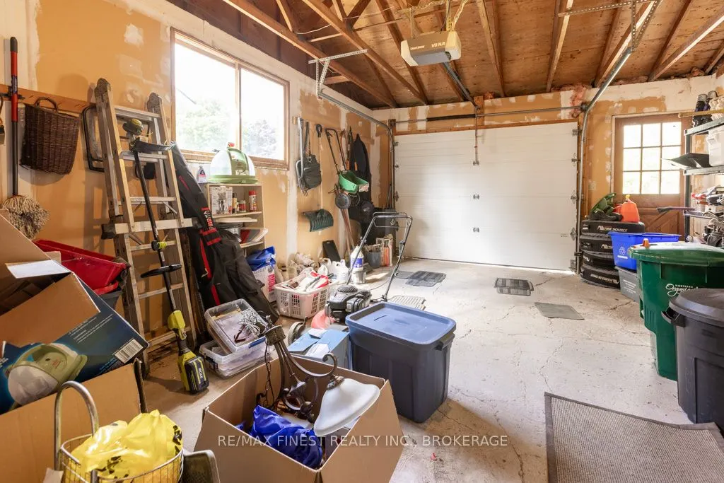 1043 LINCOLN Drive