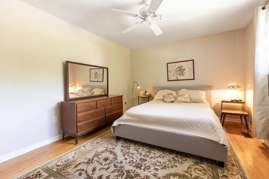 1043 LINCOLN Drive