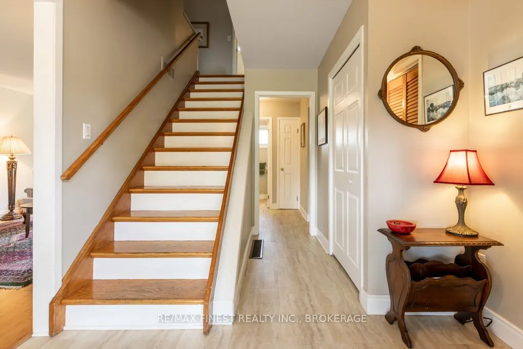 1043 LINCOLN Drive