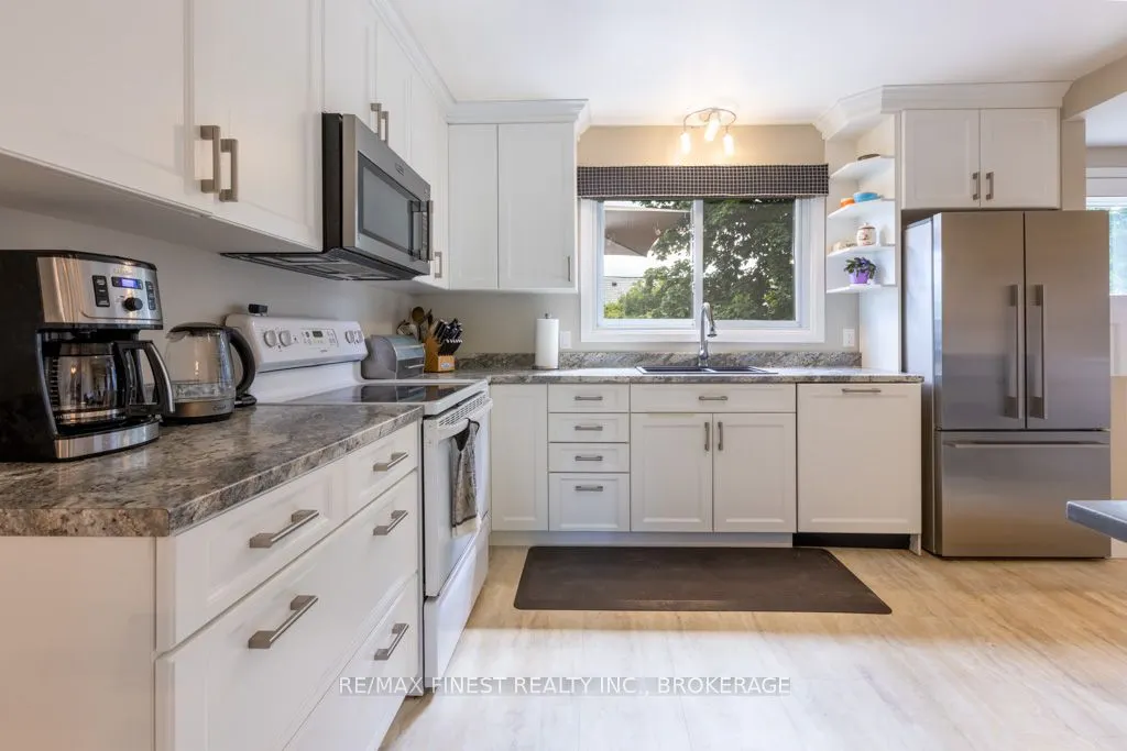 1043 LINCOLN Drive