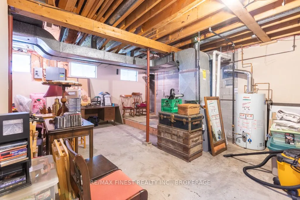 1043 LINCOLN Drive