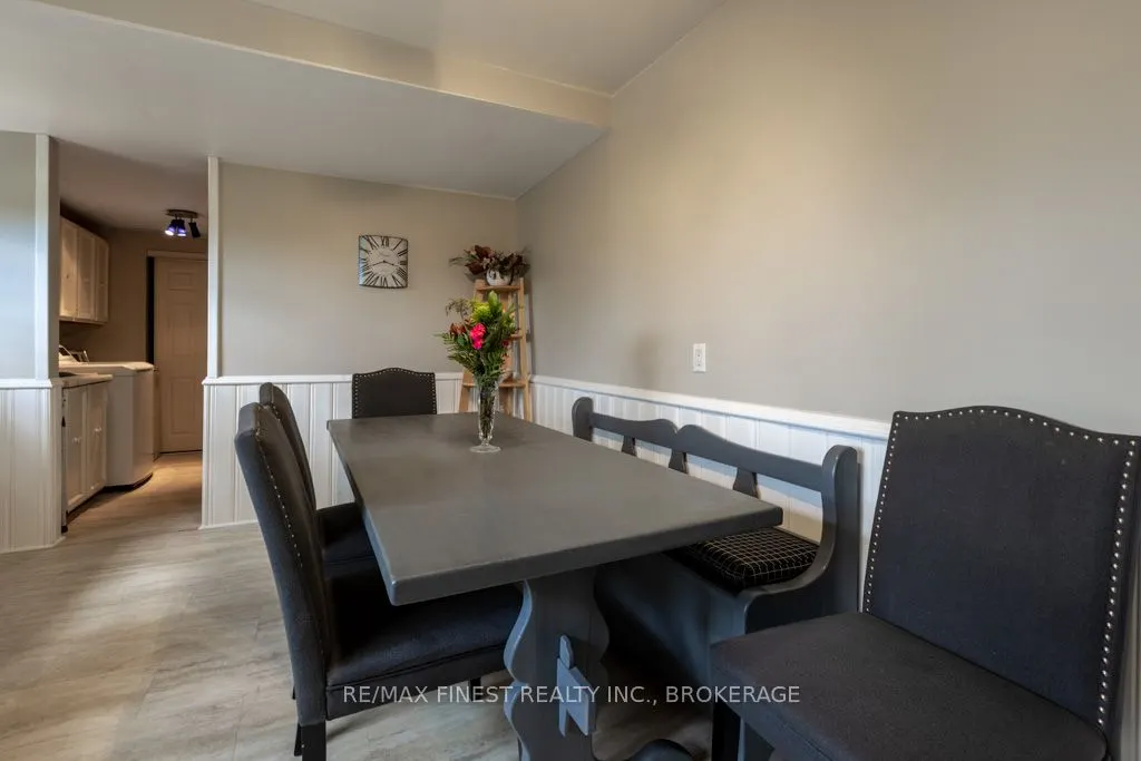 1043 LINCOLN Drive