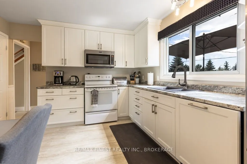 1043 LINCOLN Drive