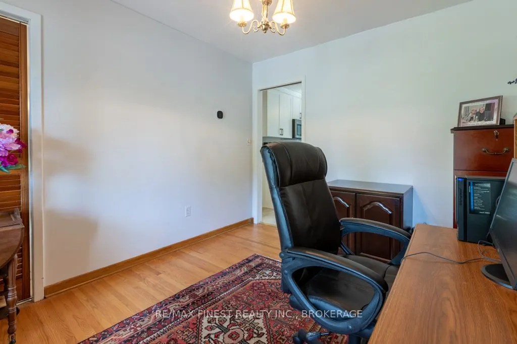 1043 LINCOLN Drive