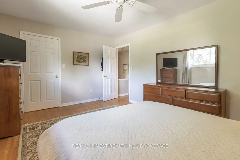 1043 LINCOLN Drive