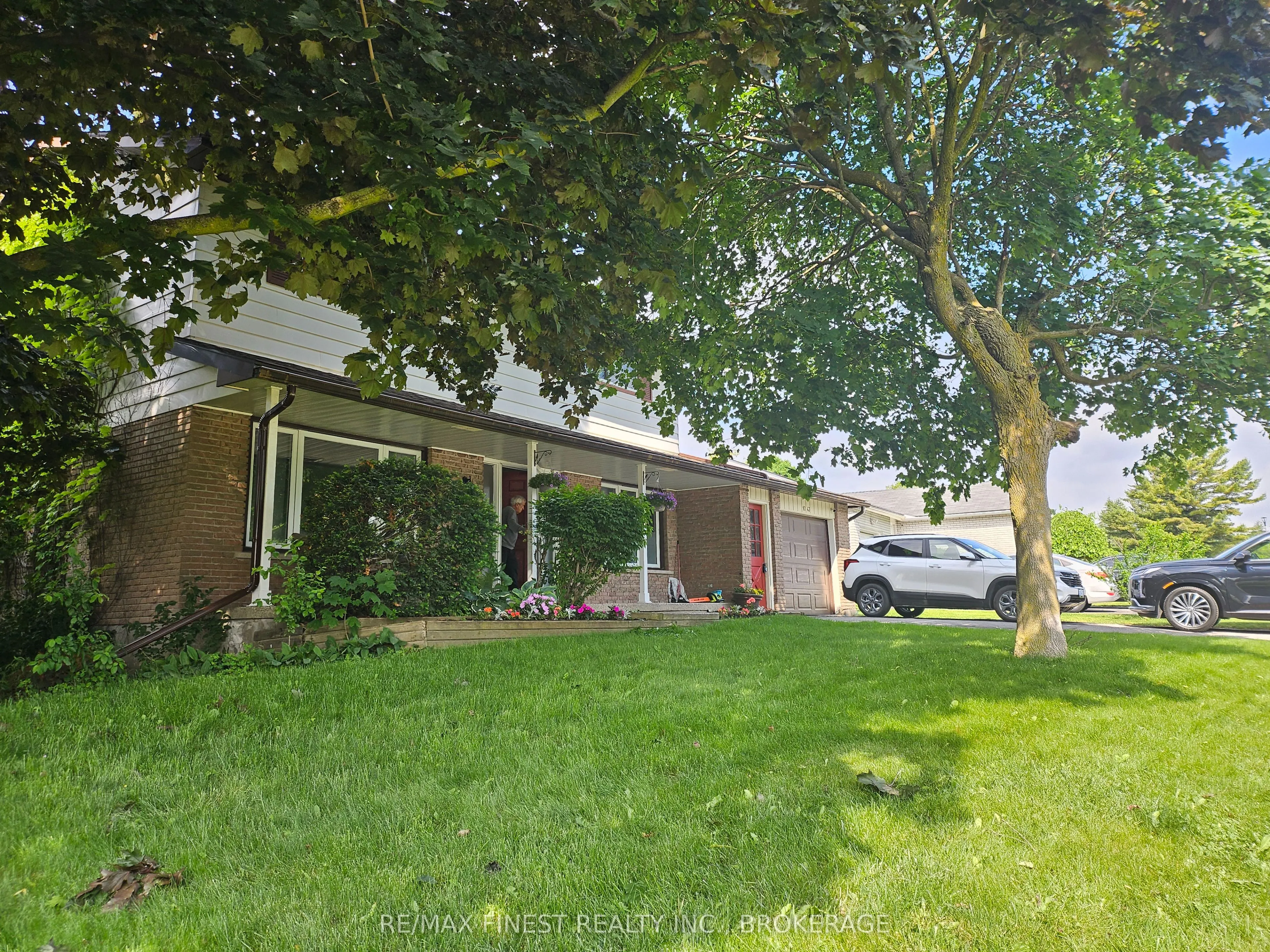 1043 LINCOLN Drive