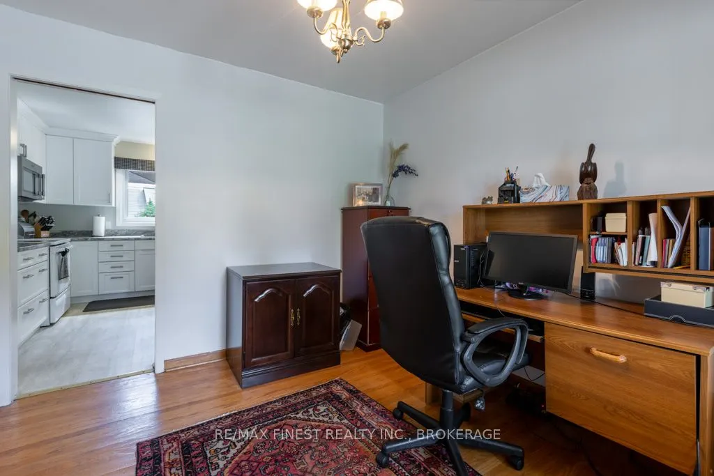 1043 LINCOLN Drive
