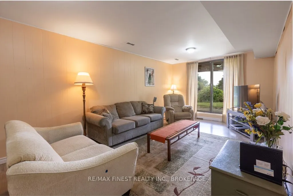 1043 LINCOLN Drive