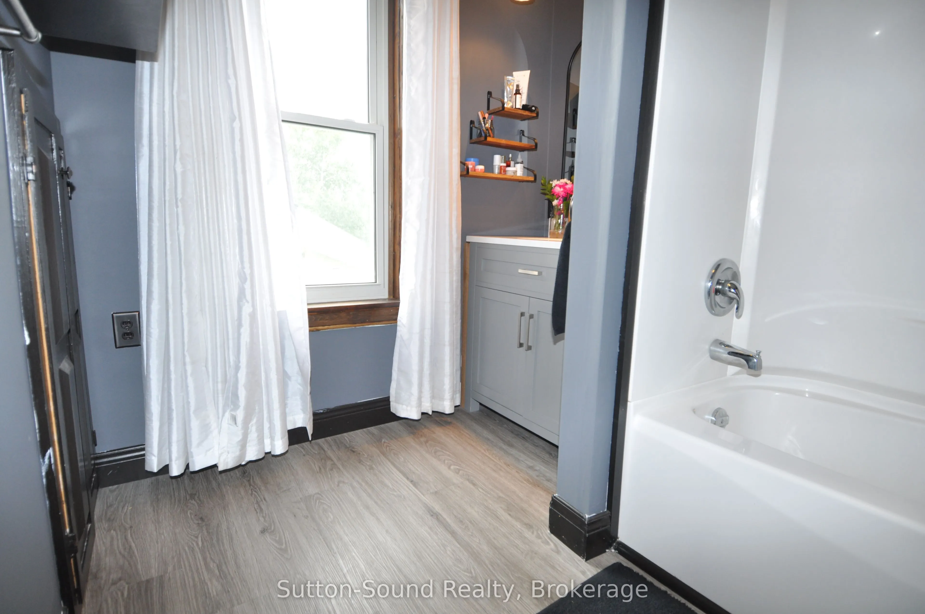 534 17th Street W