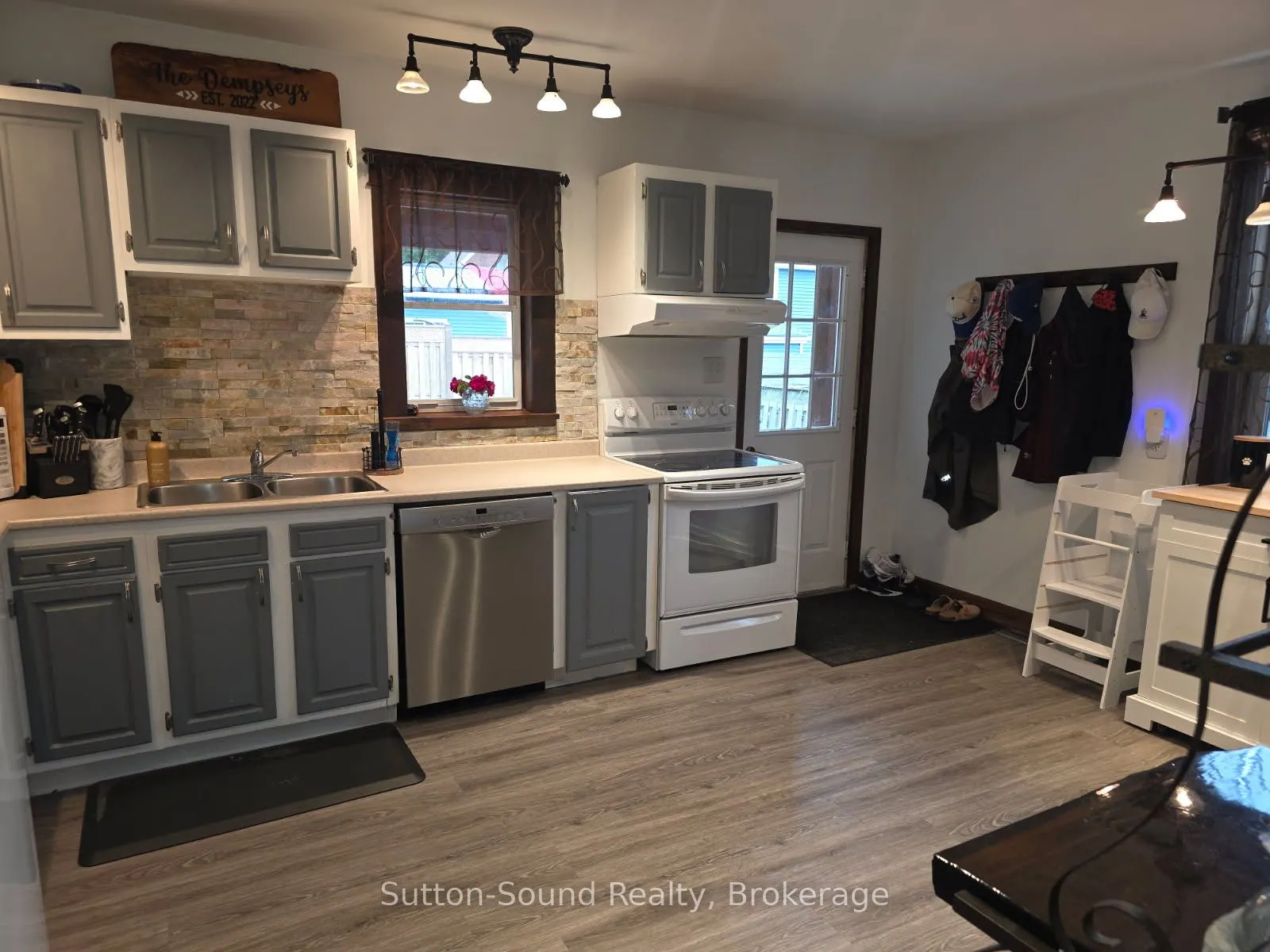 534 17th Street W