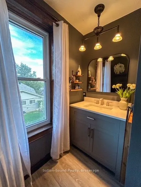 534 17th Street W