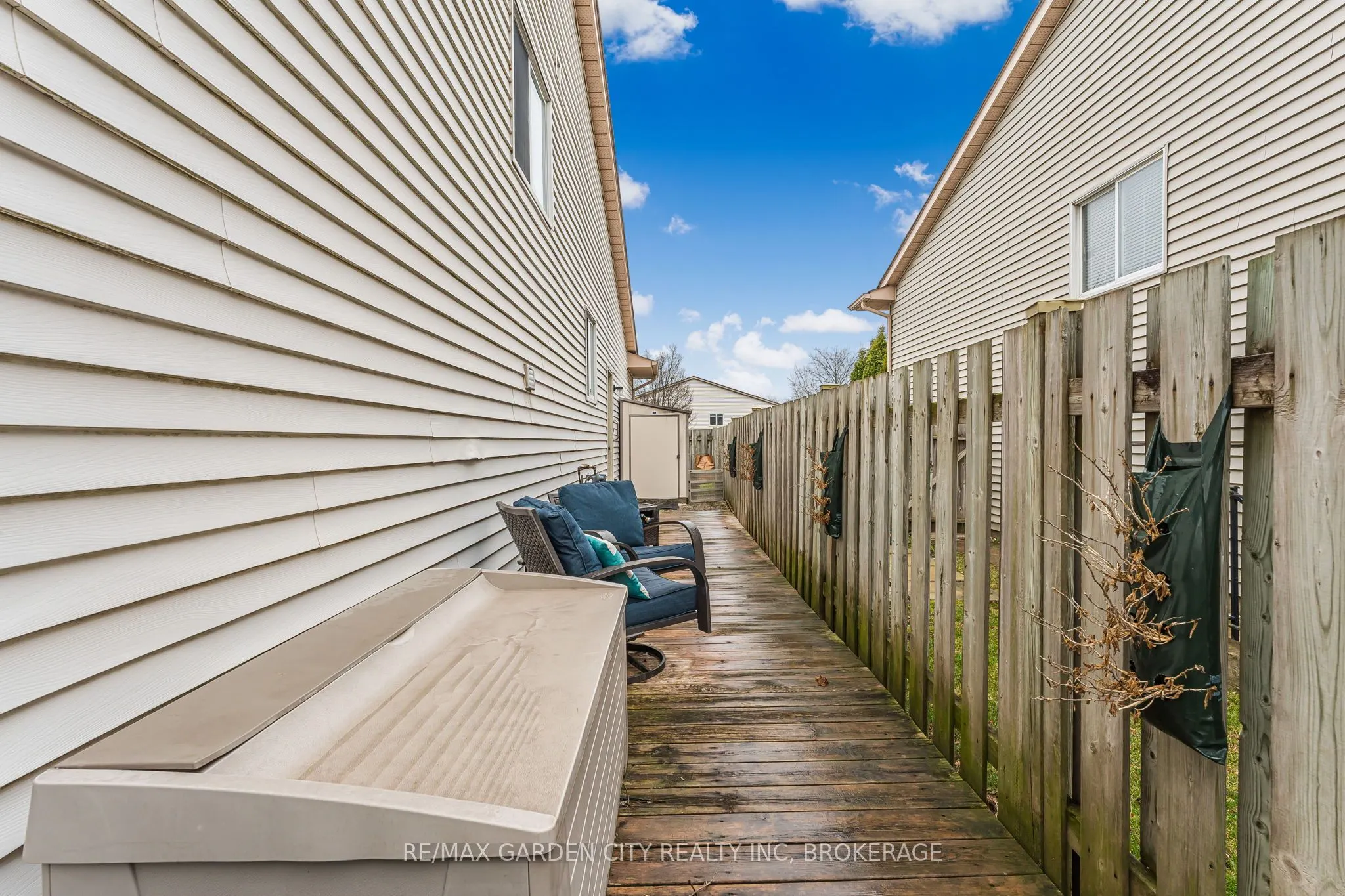 4534 Dufferin Avenue