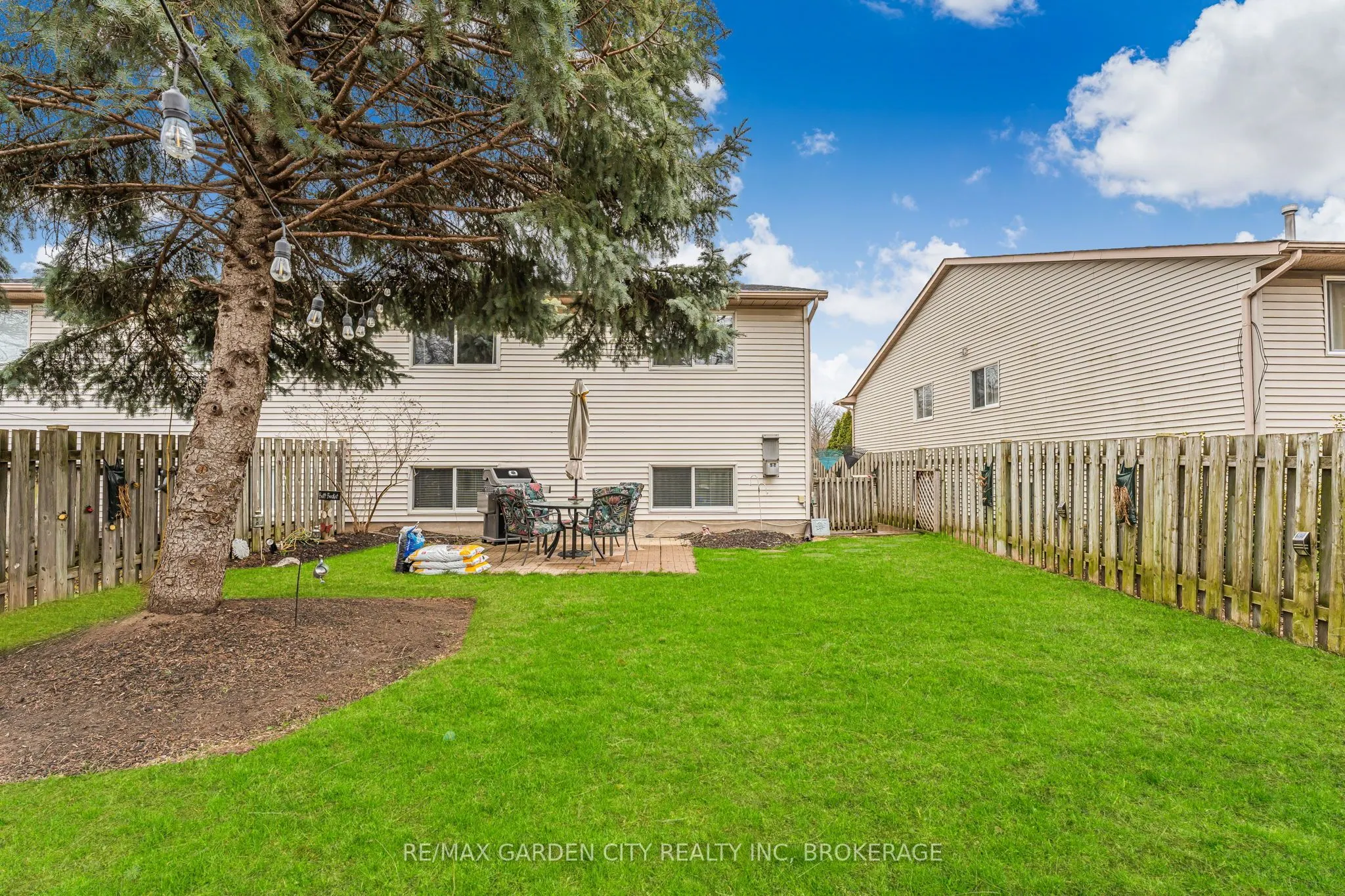 4534 Dufferin Avenue