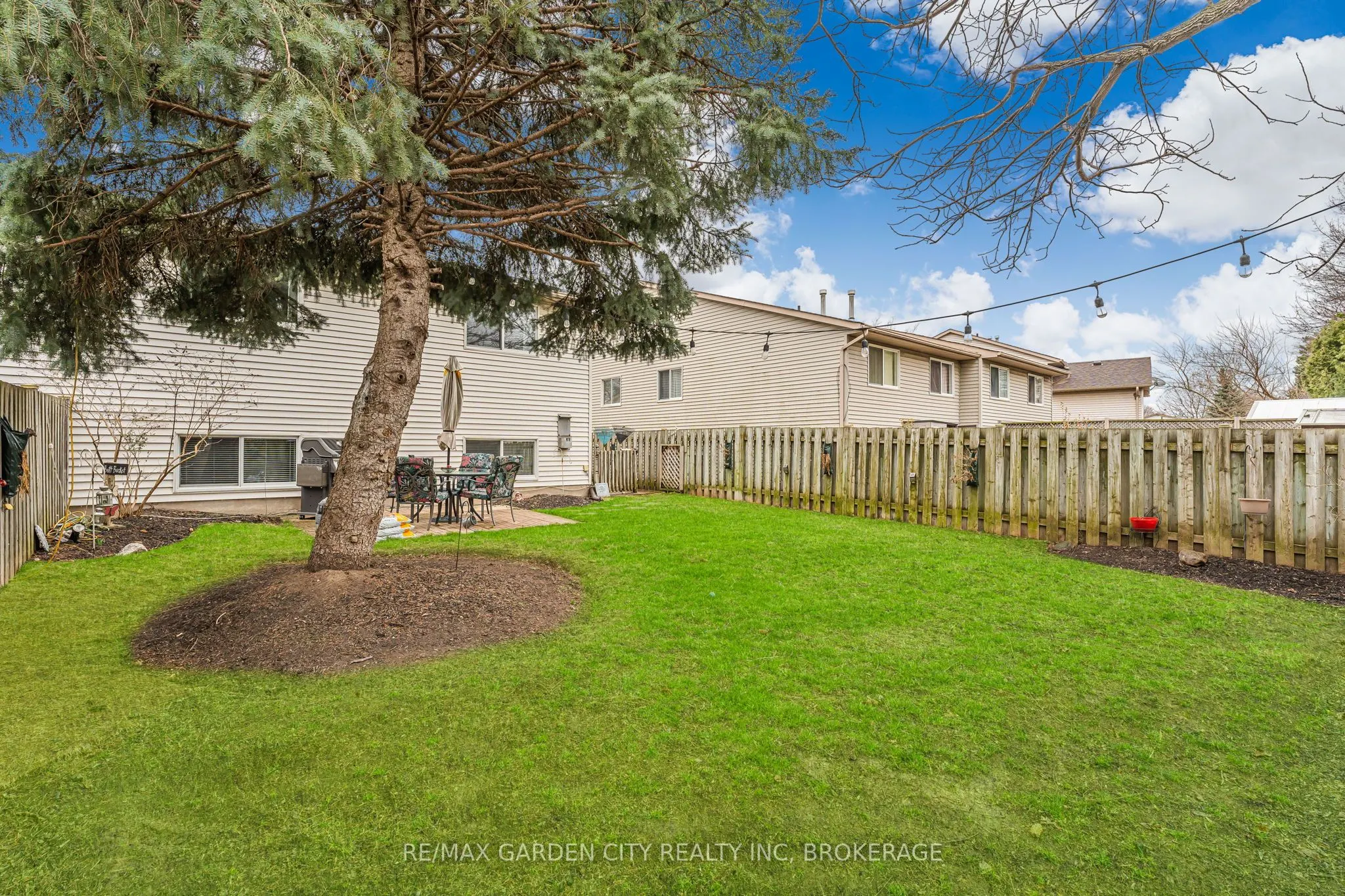 4534 Dufferin Avenue