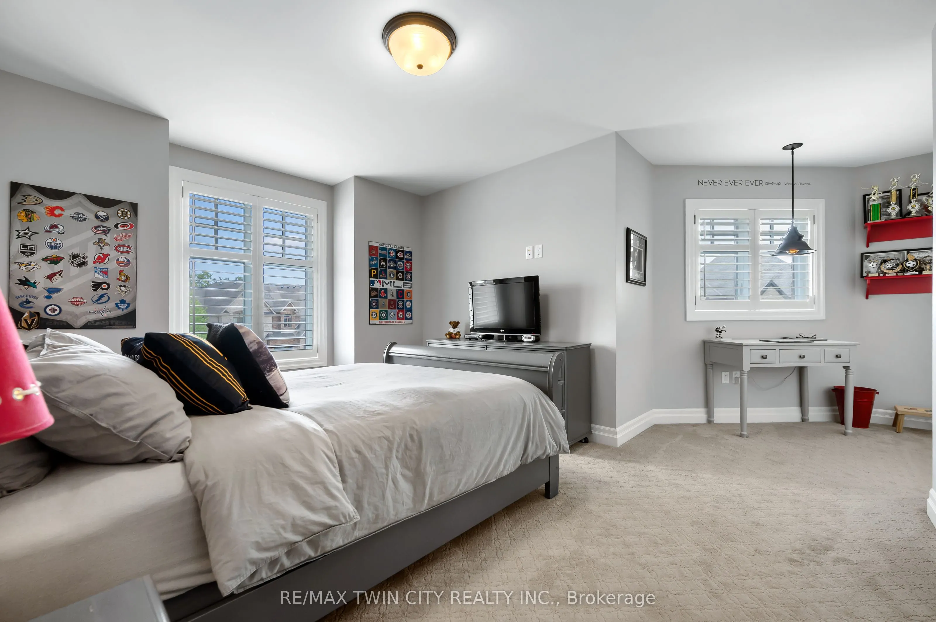 546 Manor Ridge Crescent