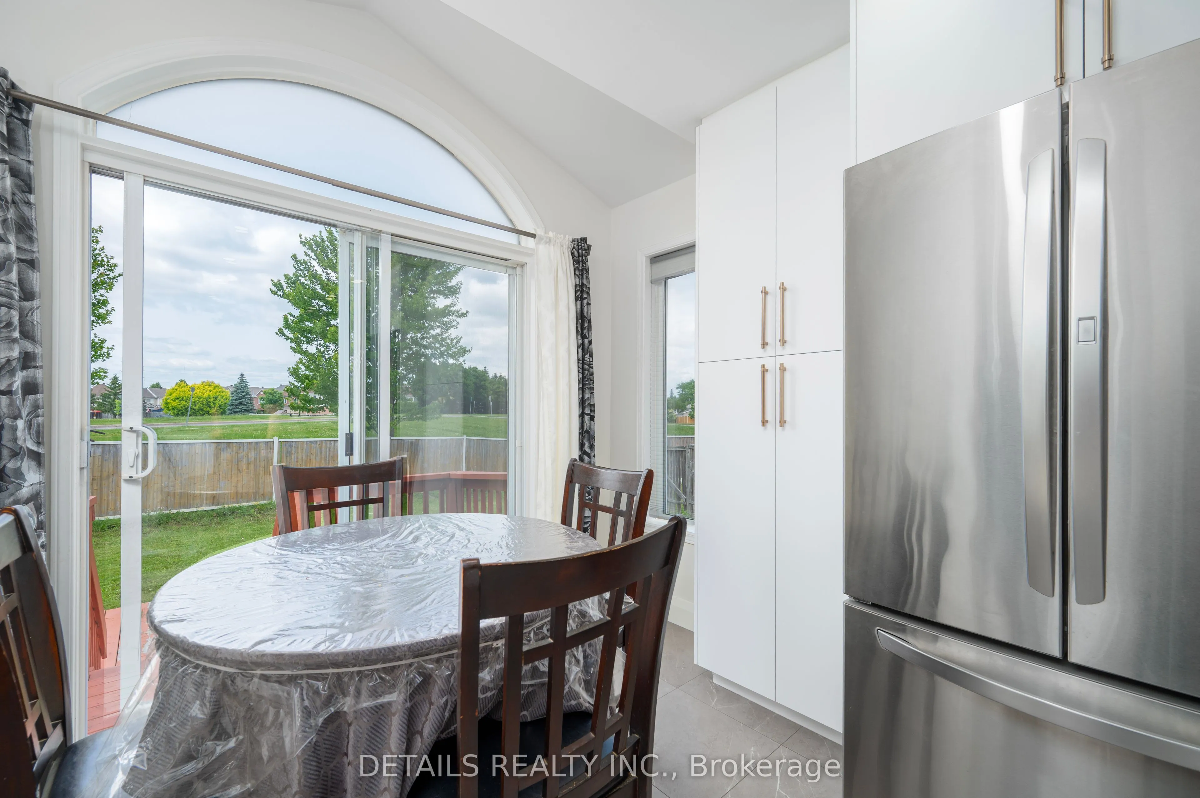 732 Carmella Crescent