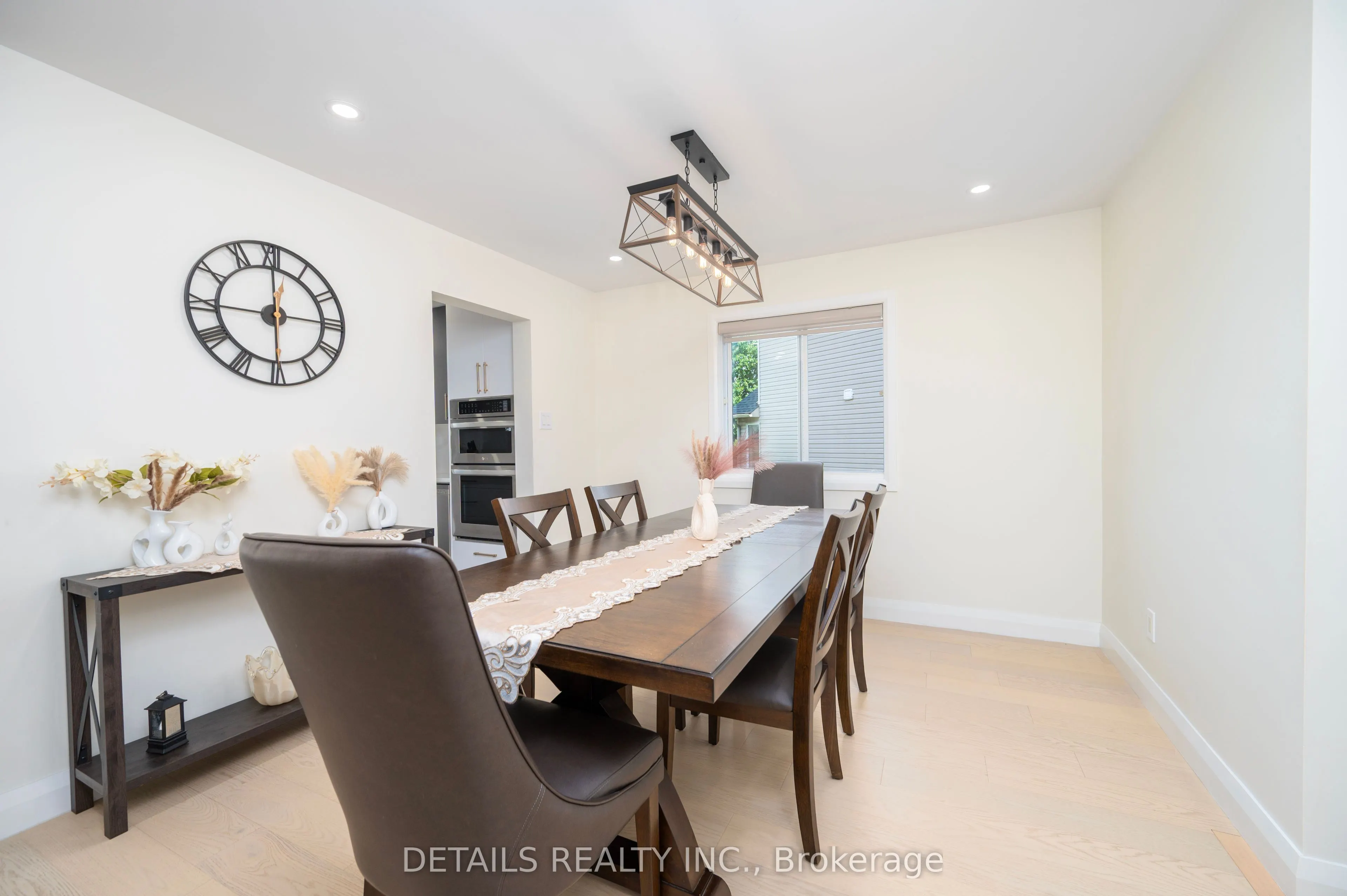 732 Carmella Crescent