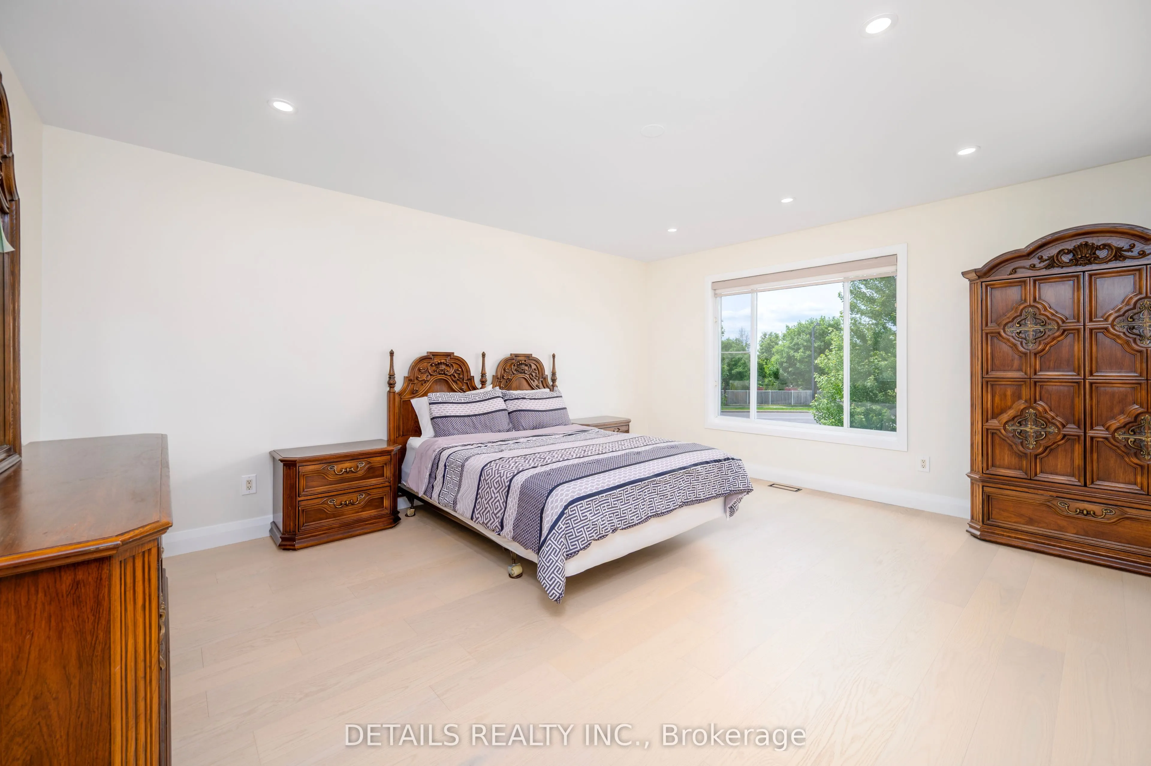 732 Carmella Crescent