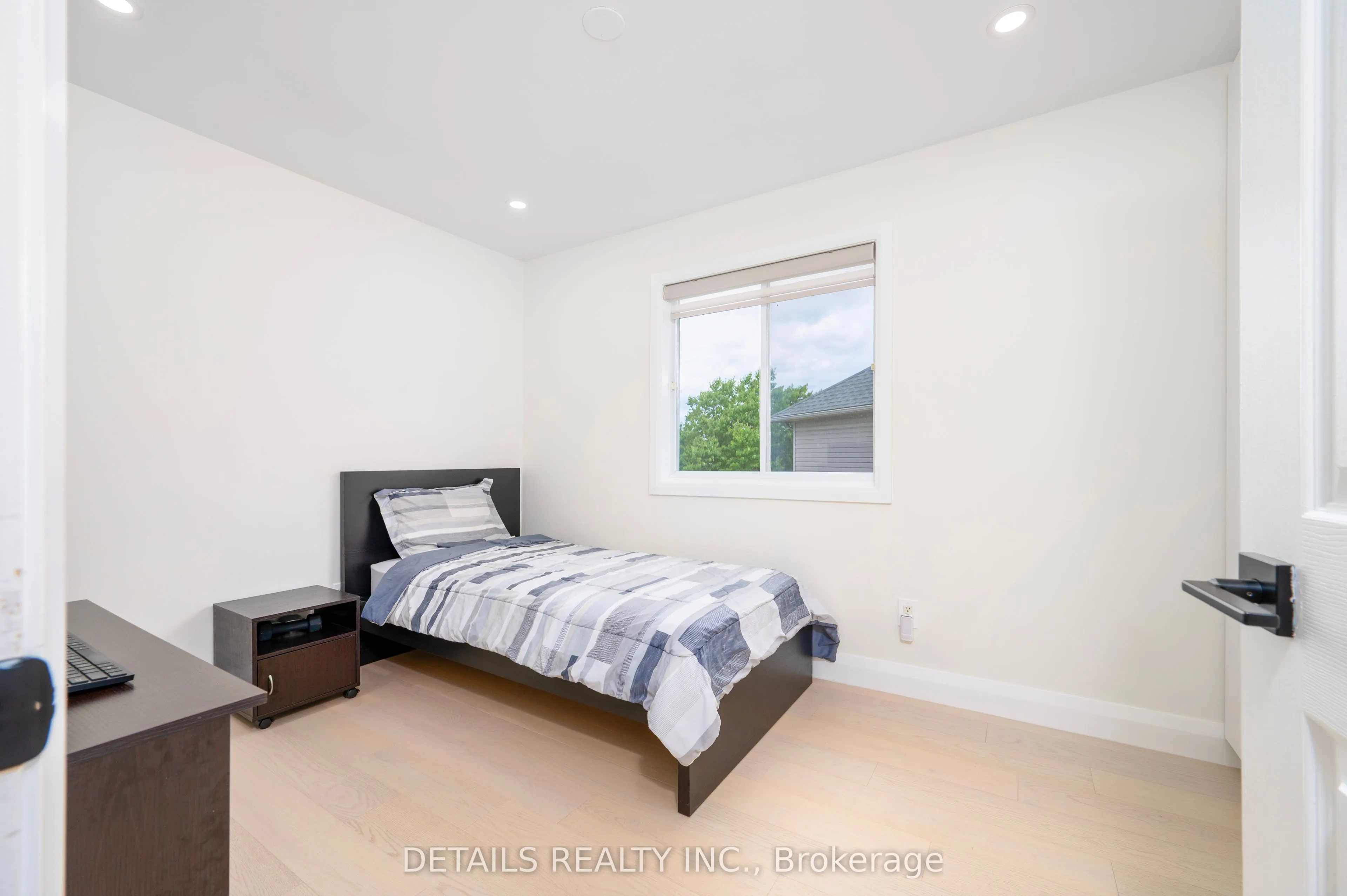 732 Carmella Crescent