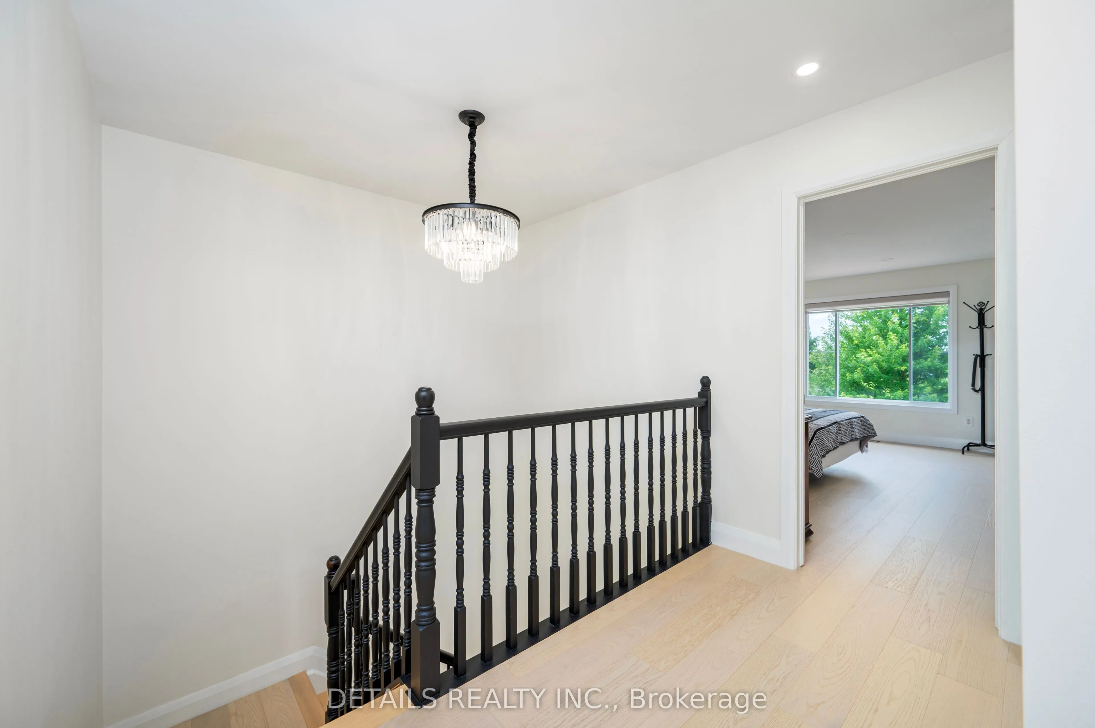 732 Carmella Crescent