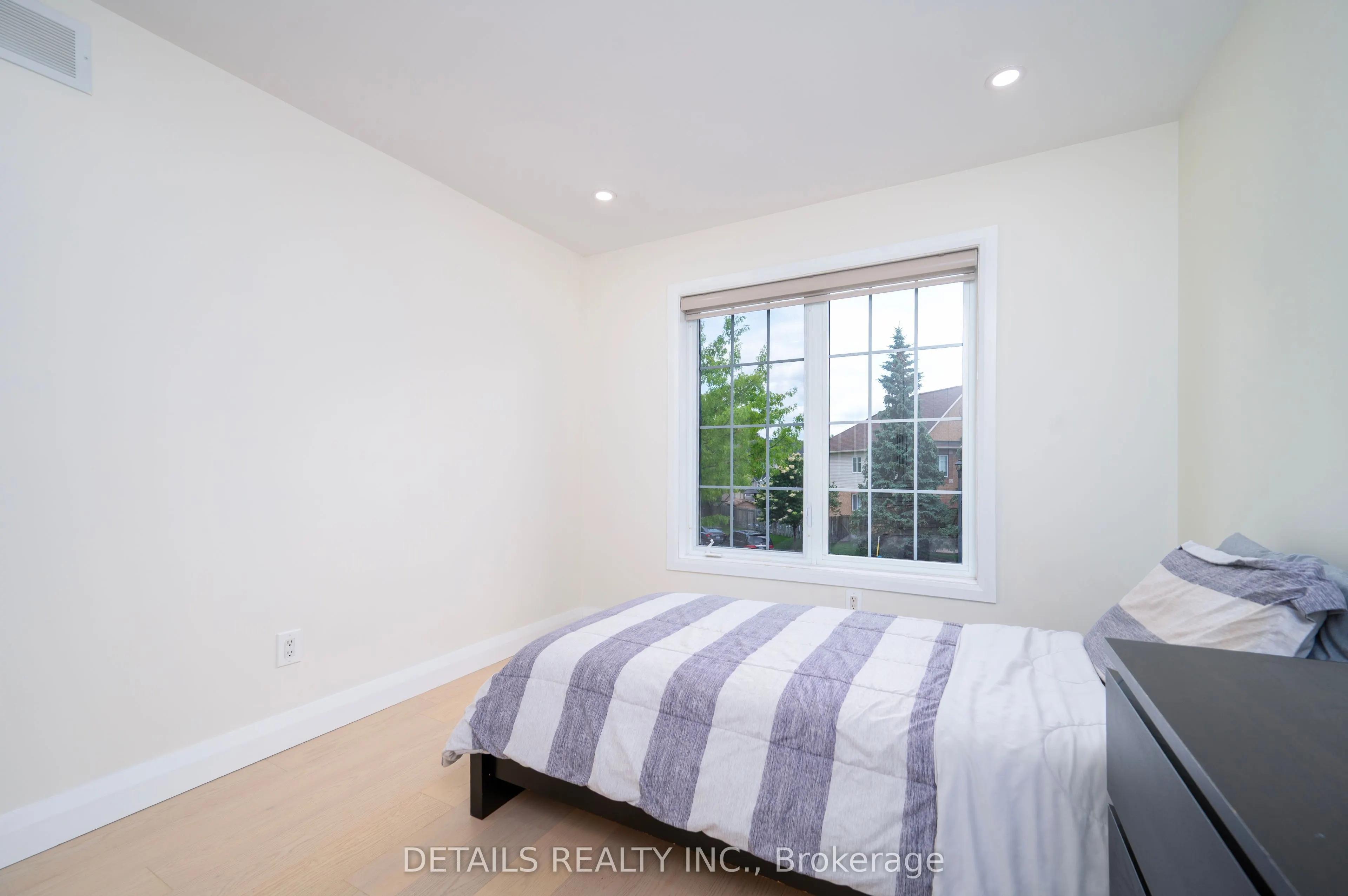 732 Carmella Crescent