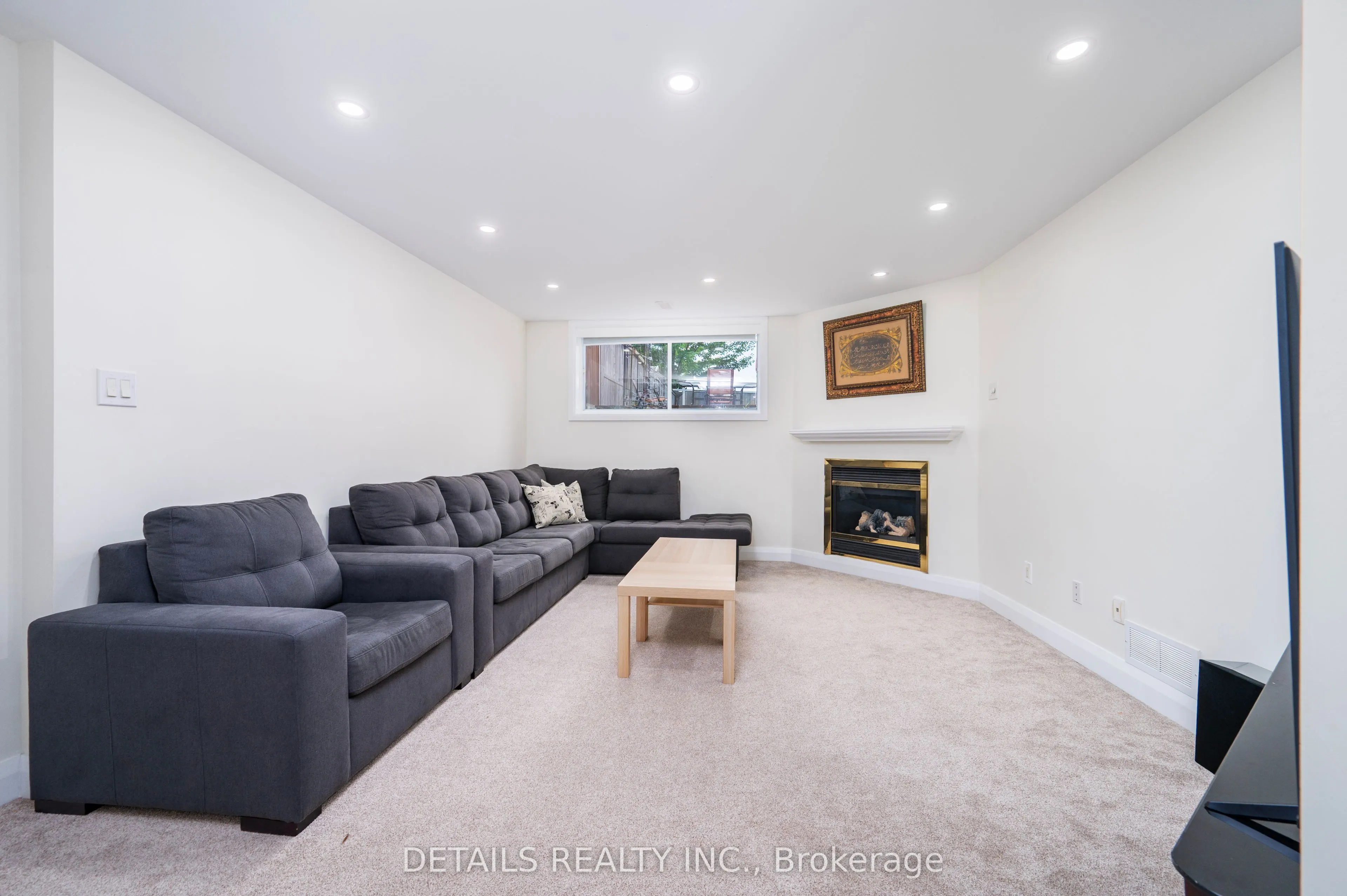 732 Carmella Crescent