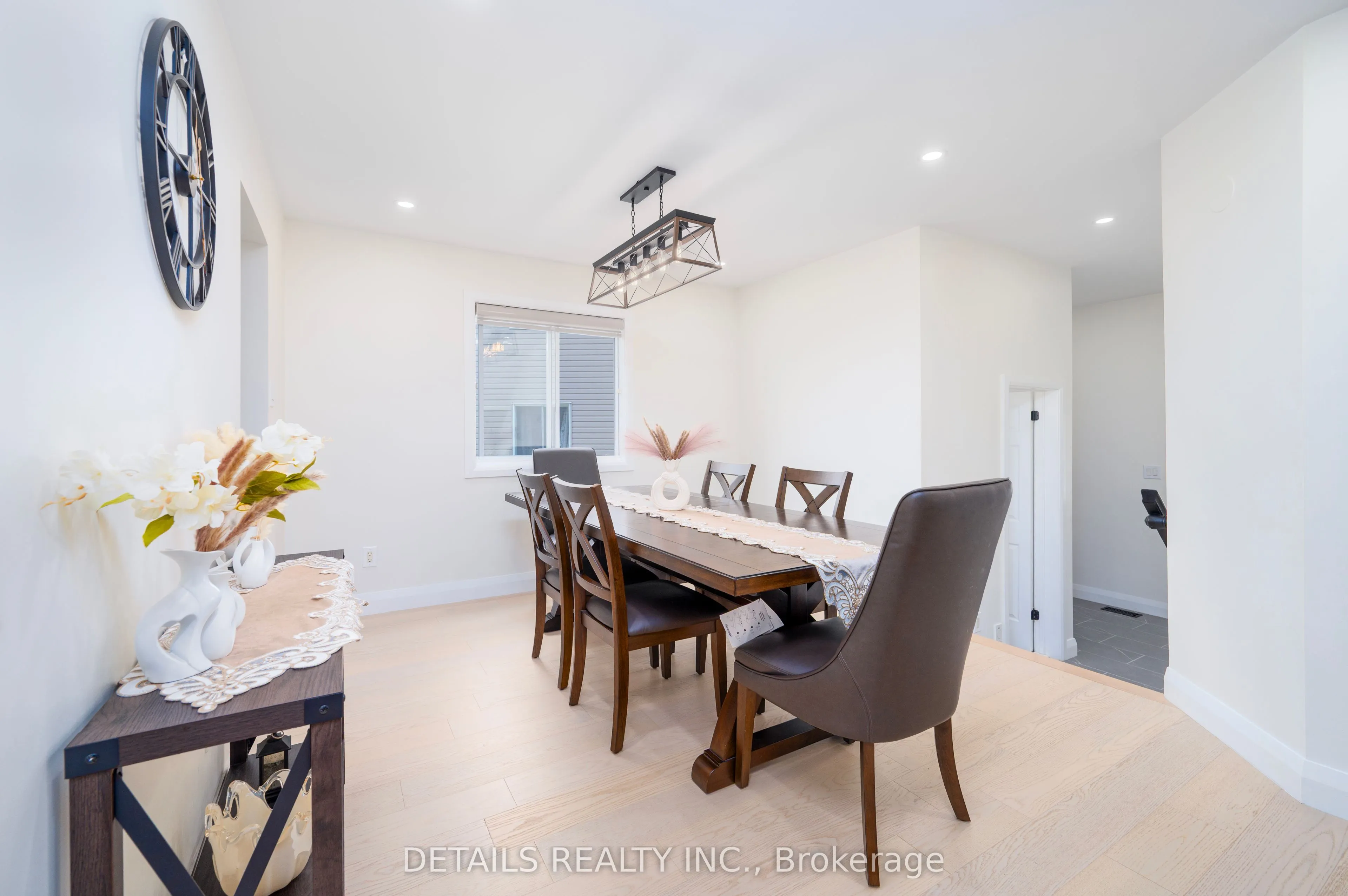 732 Carmella Crescent