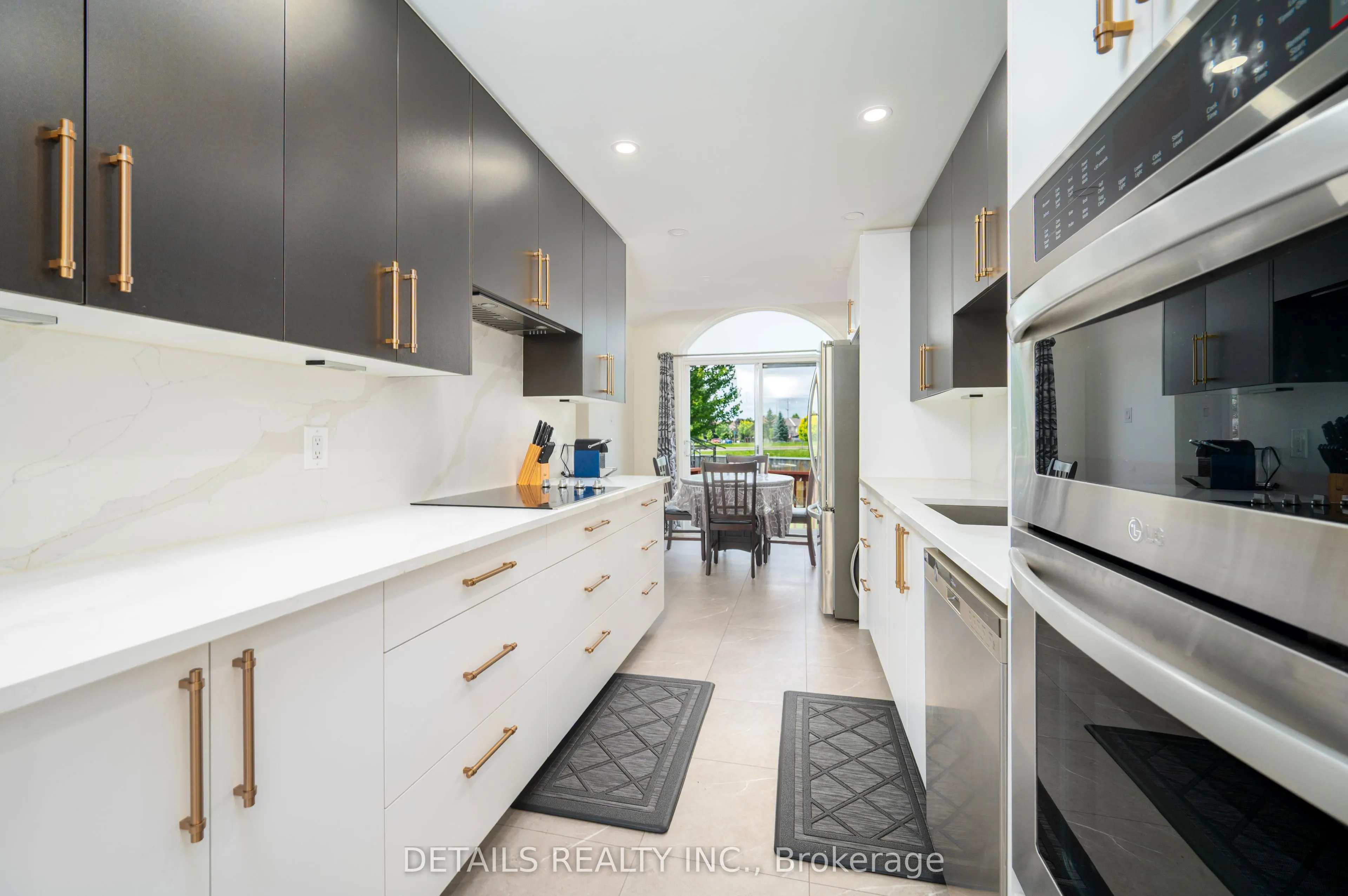 732 Carmella Crescent