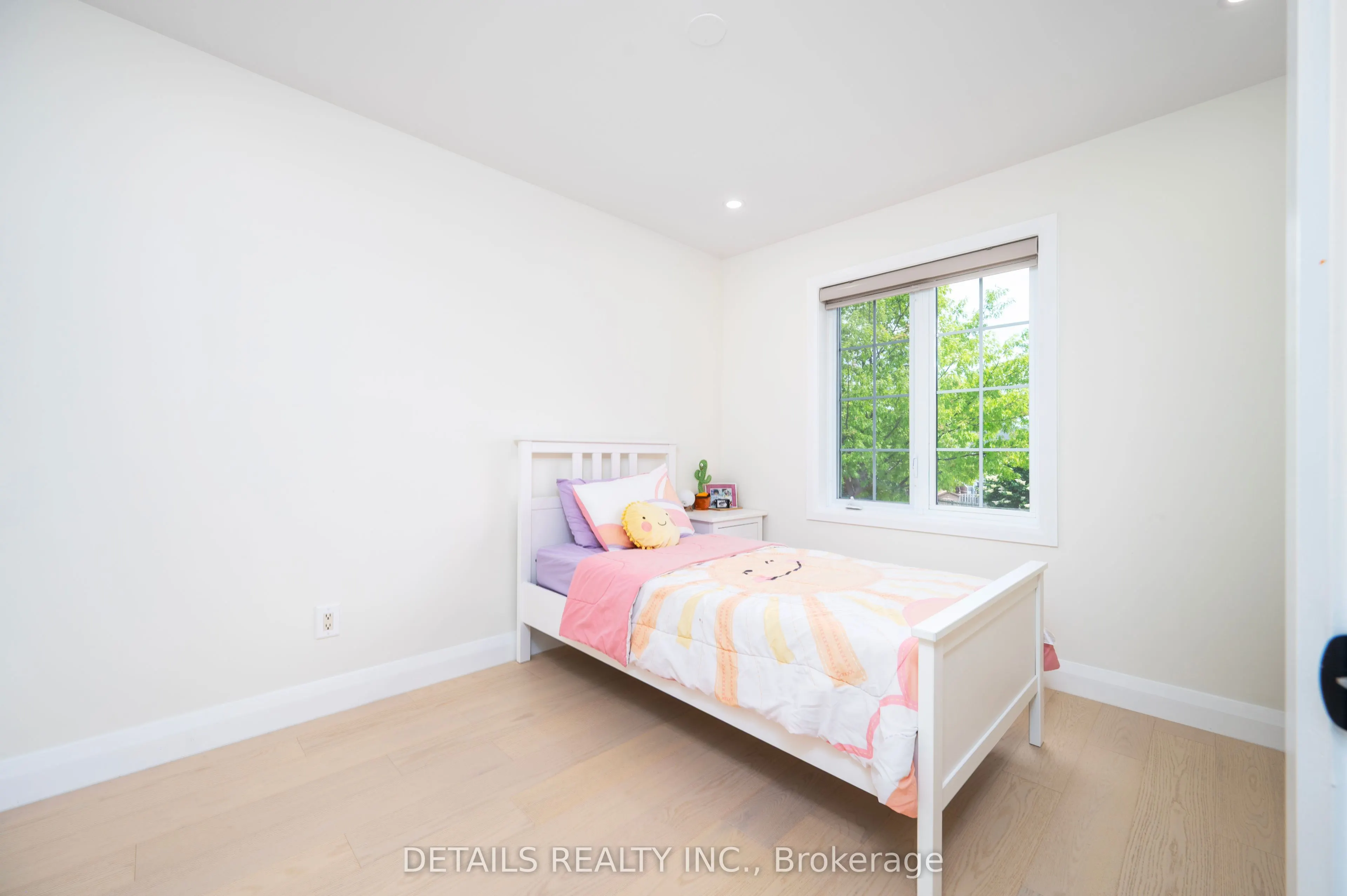 732 Carmella Crescent