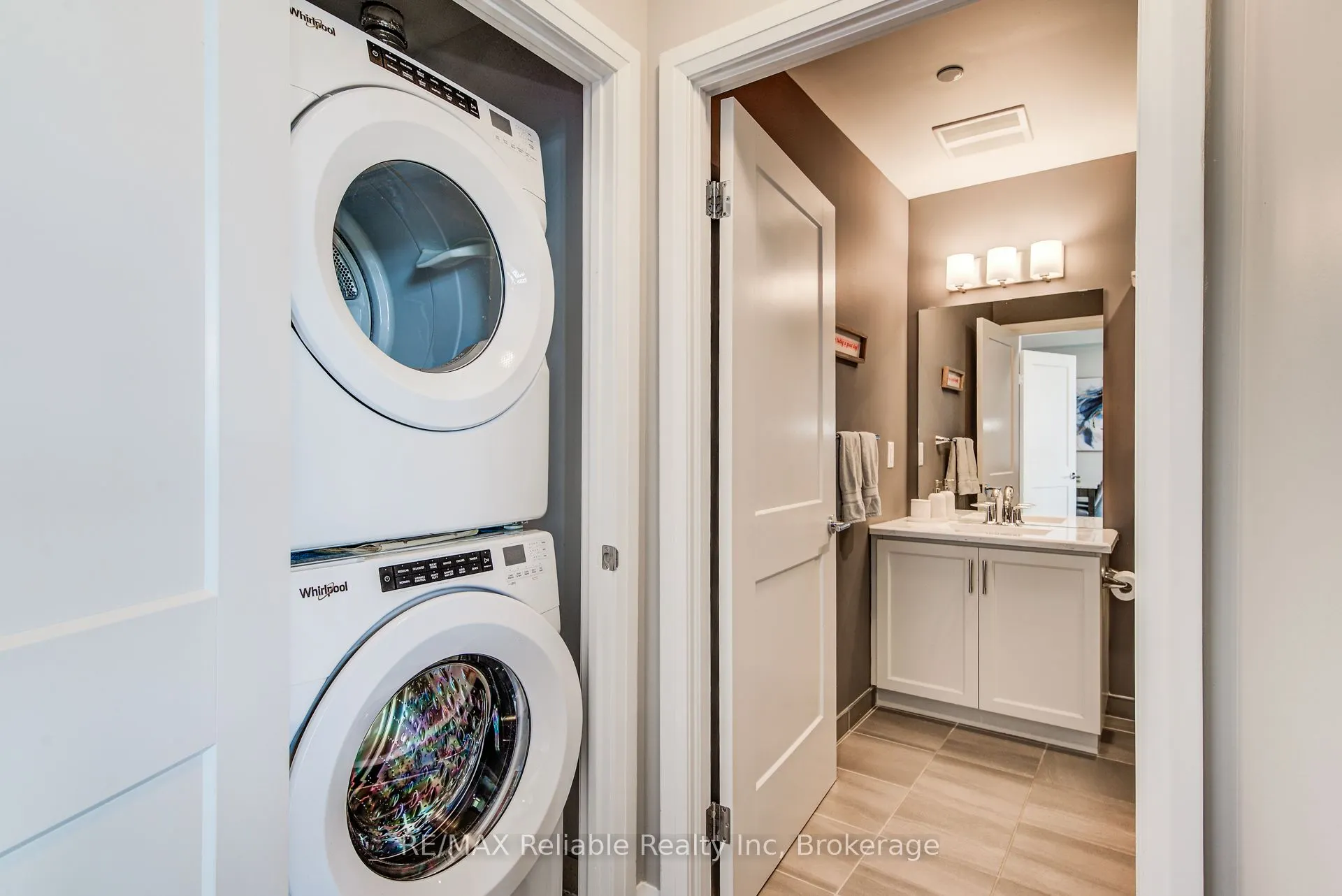 155 Caroline Street S, #1706