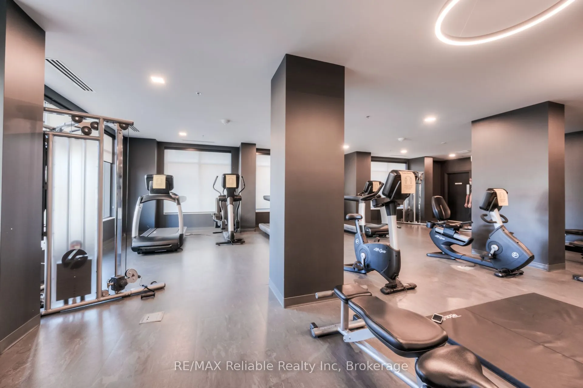 155 Caroline Street S, #1706