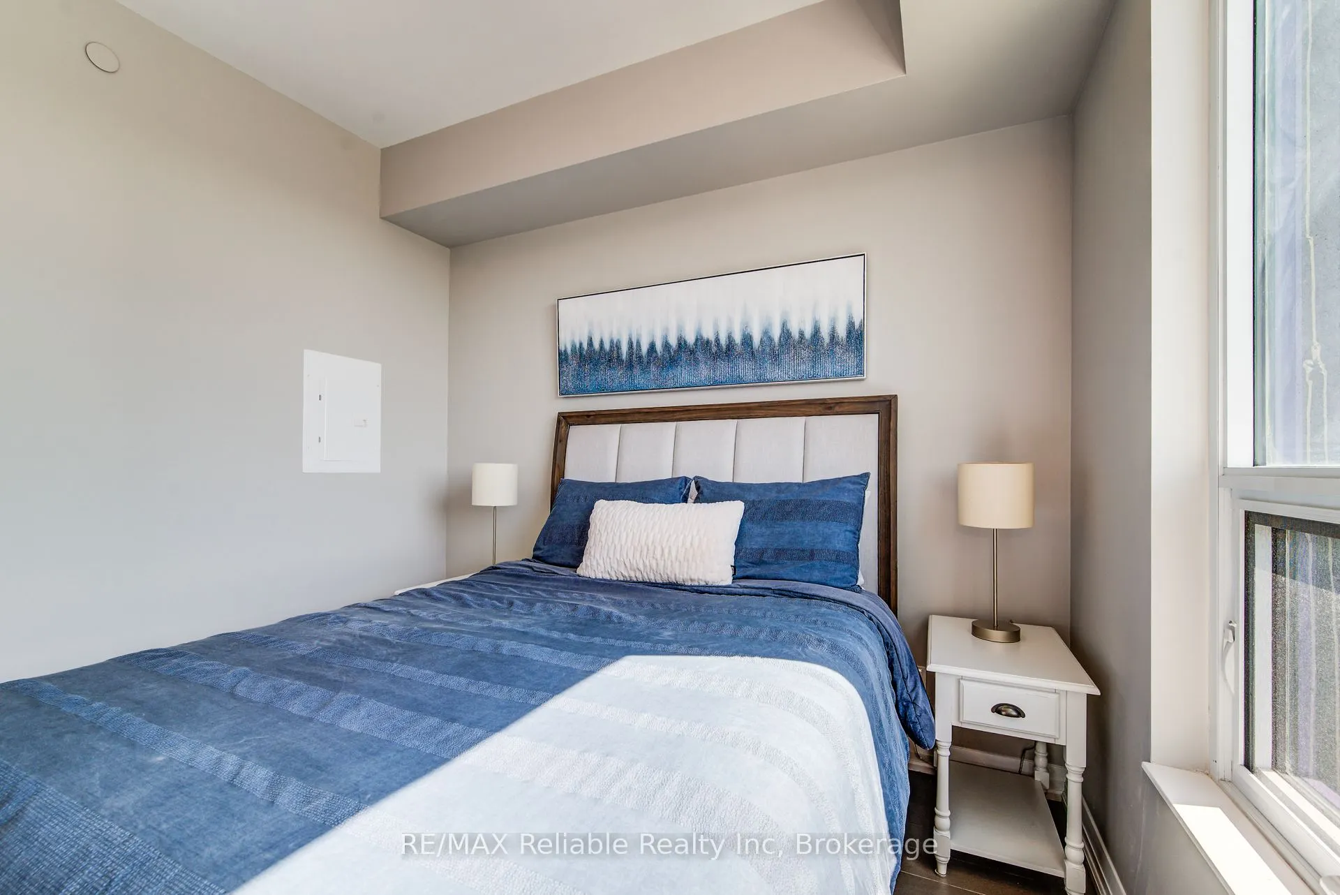 155 Caroline Street S, #1706