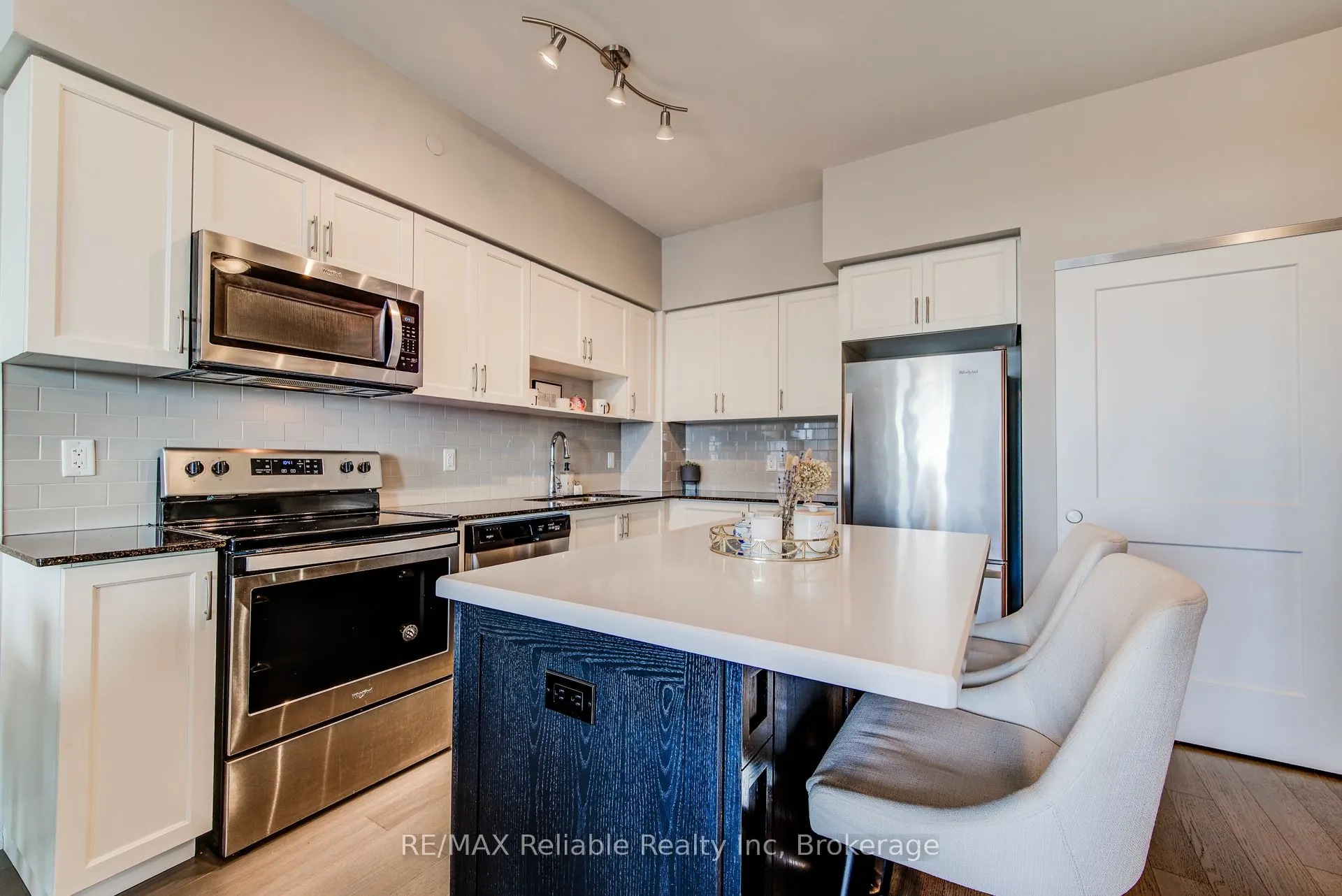 155 Caroline Street S, #1706