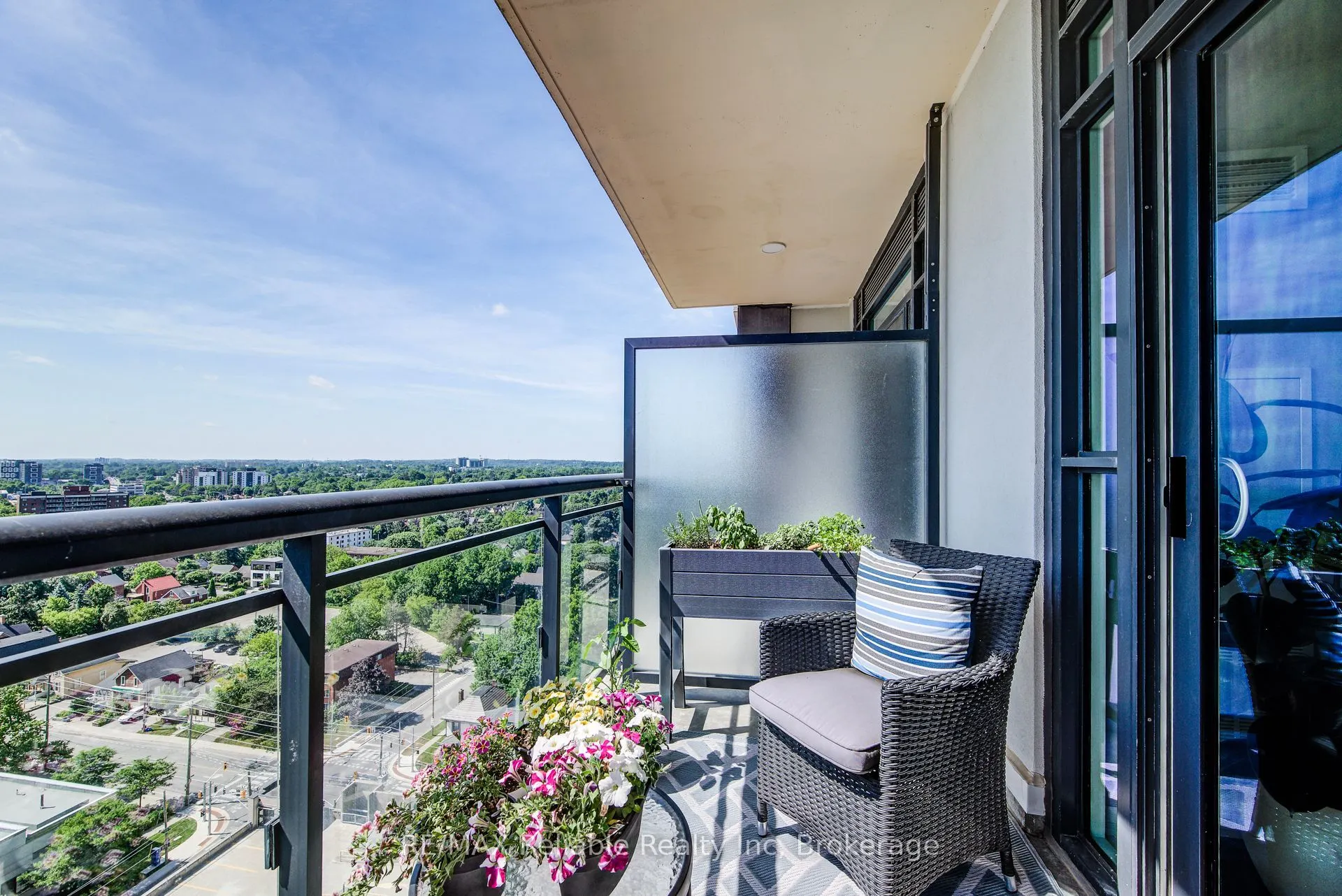 155 Caroline Street S, #1706