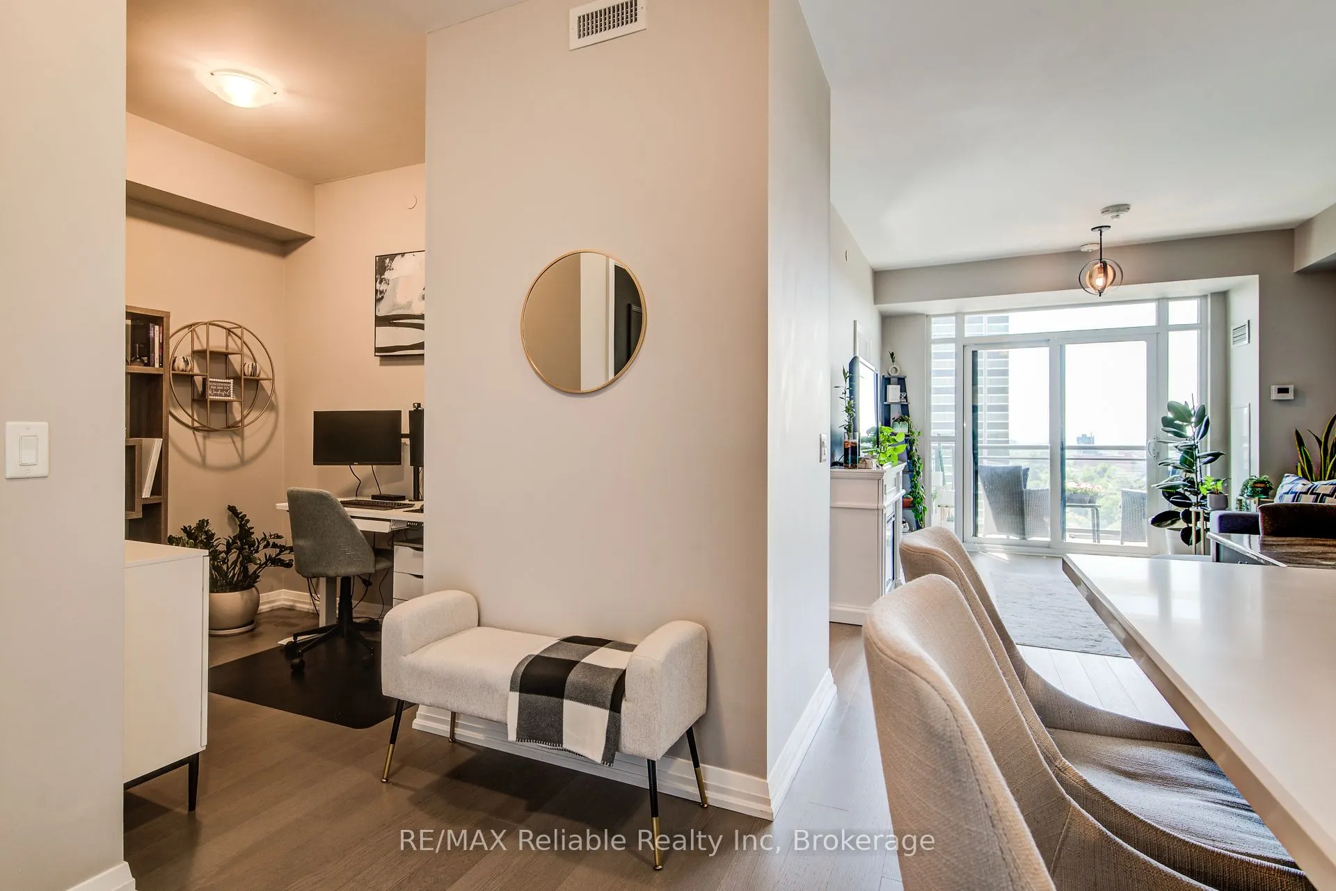 155 Caroline Street S, #1706