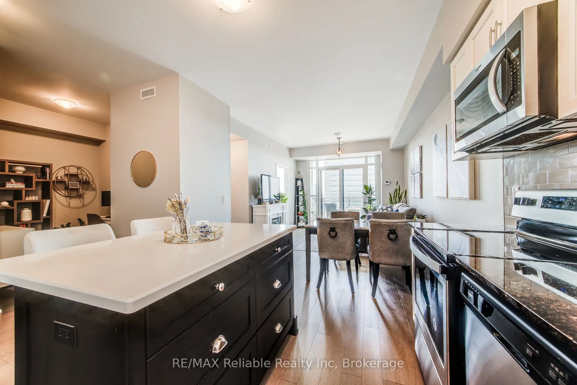 155 Caroline Street S, #1706