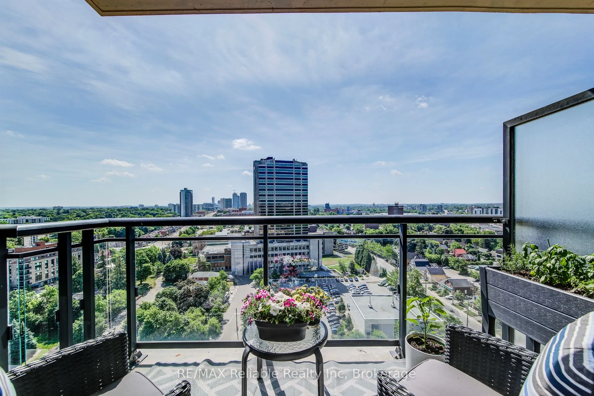 155 Caroline Street S, #1706