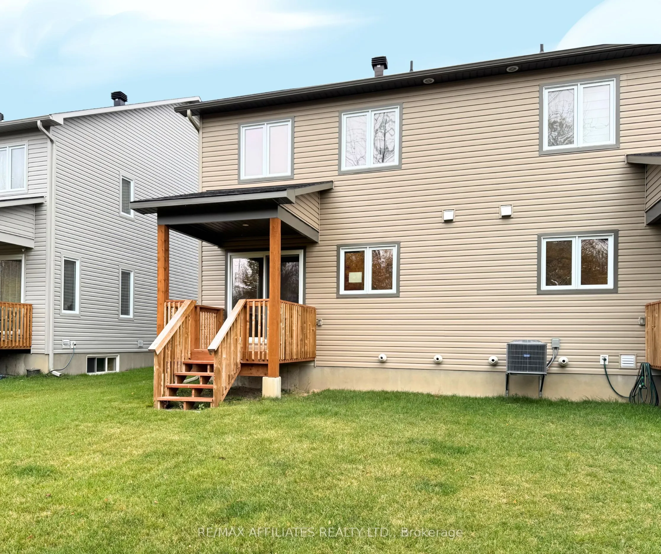 355 VOYAGEUR Place