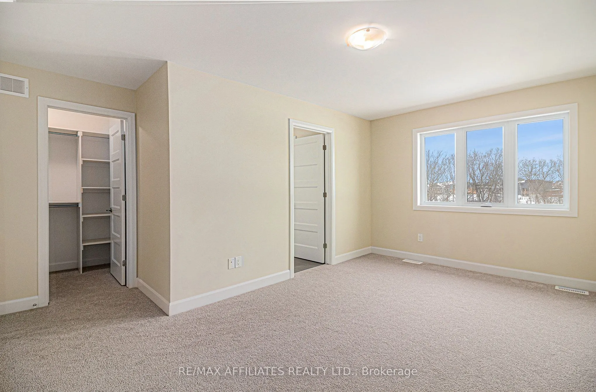 355 VOYAGEUR Place