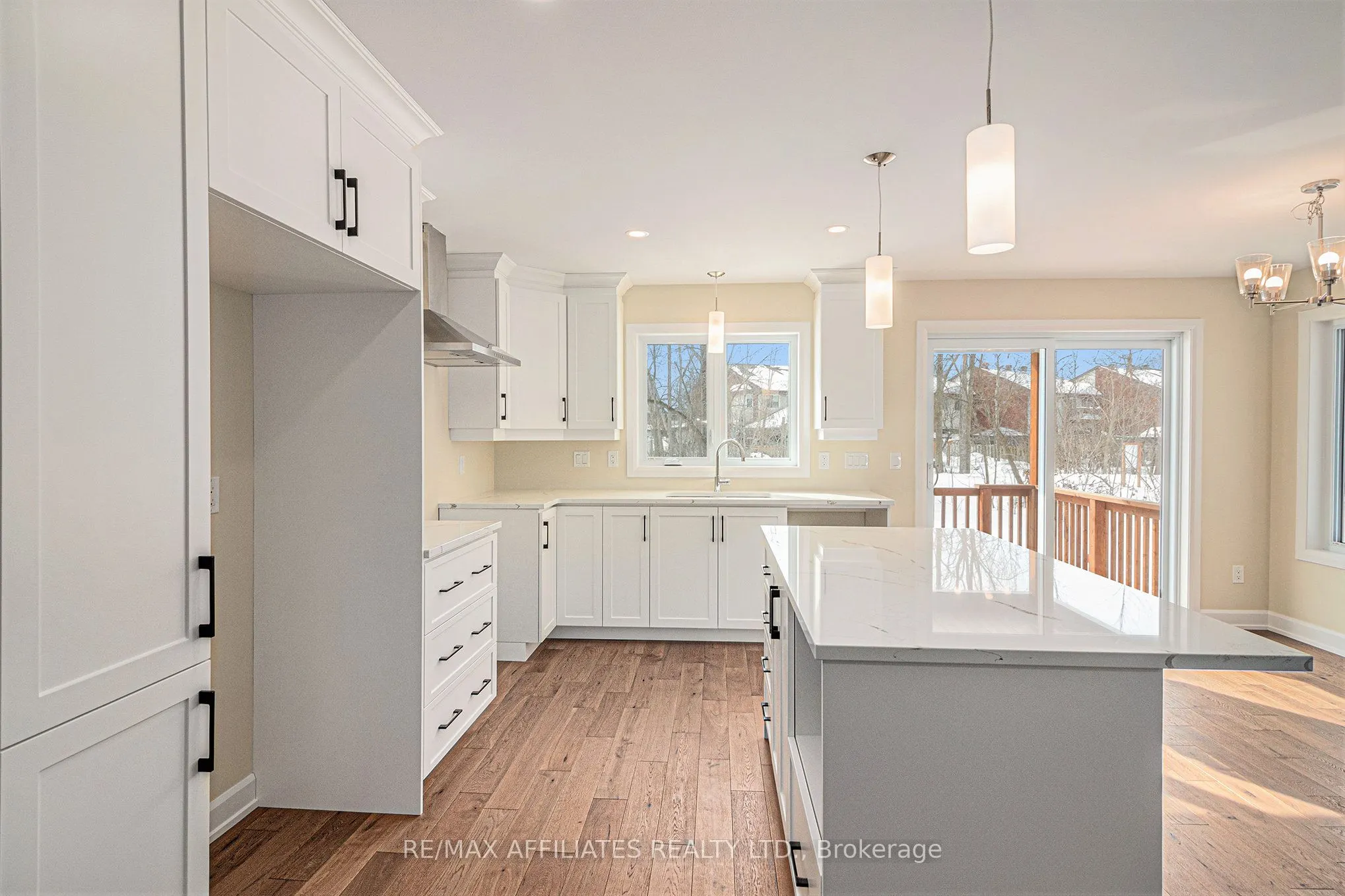 355 VOYAGEUR Place