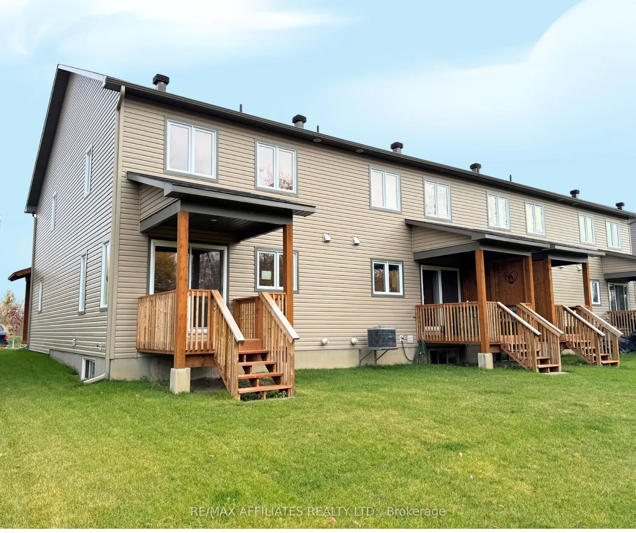 355 VOYAGEUR Place