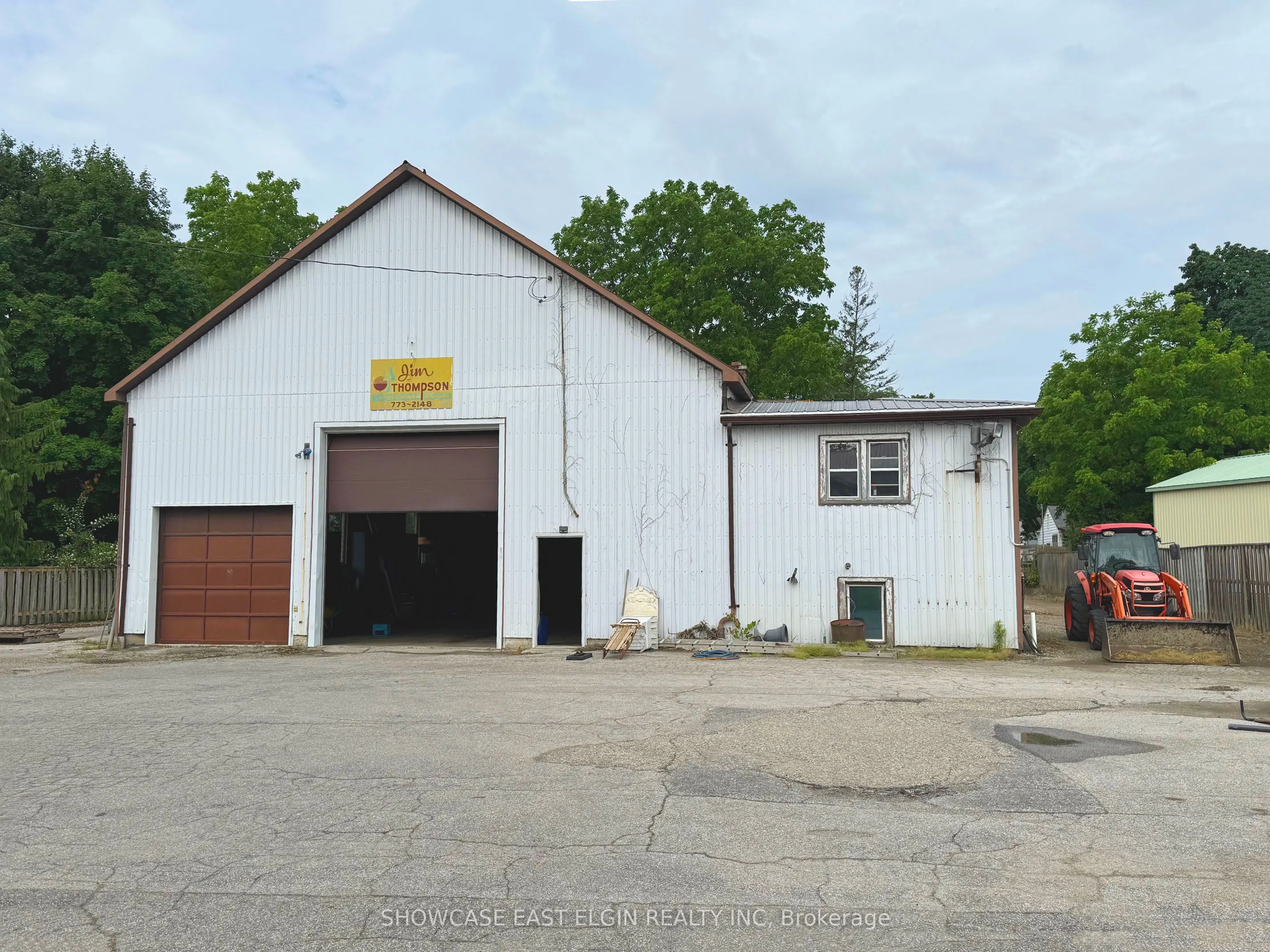 264 John Street S